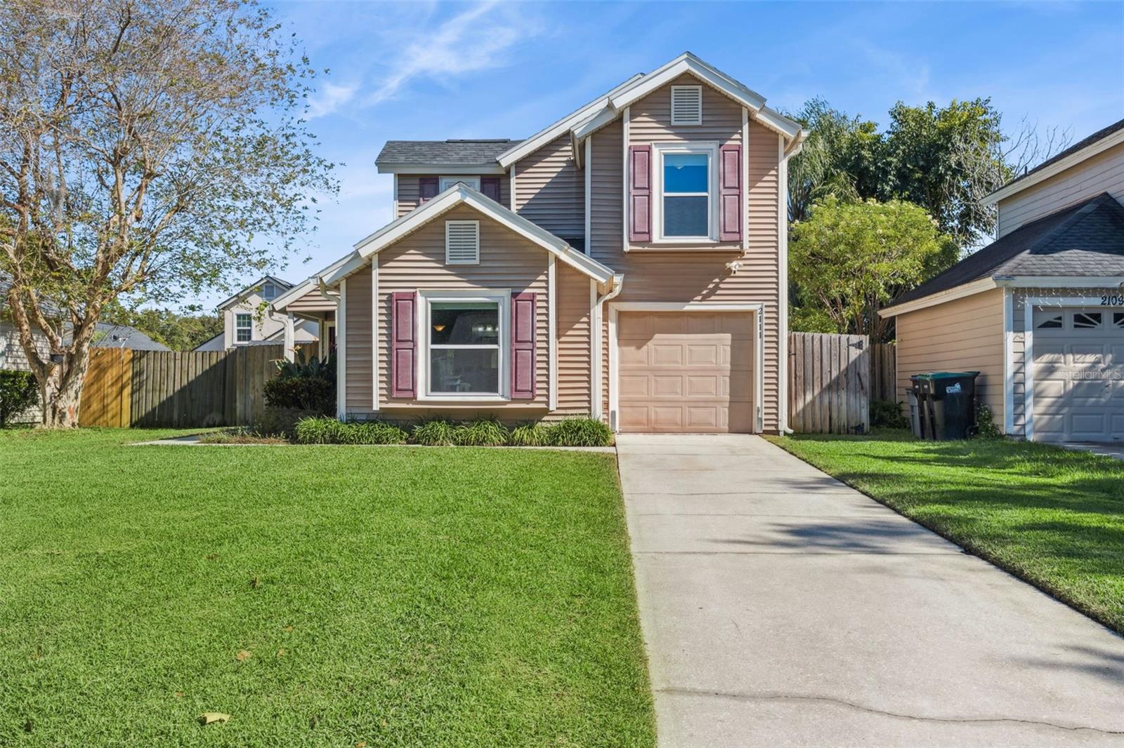 Image 4 of 40 For 2111 Churchill Downs Circle