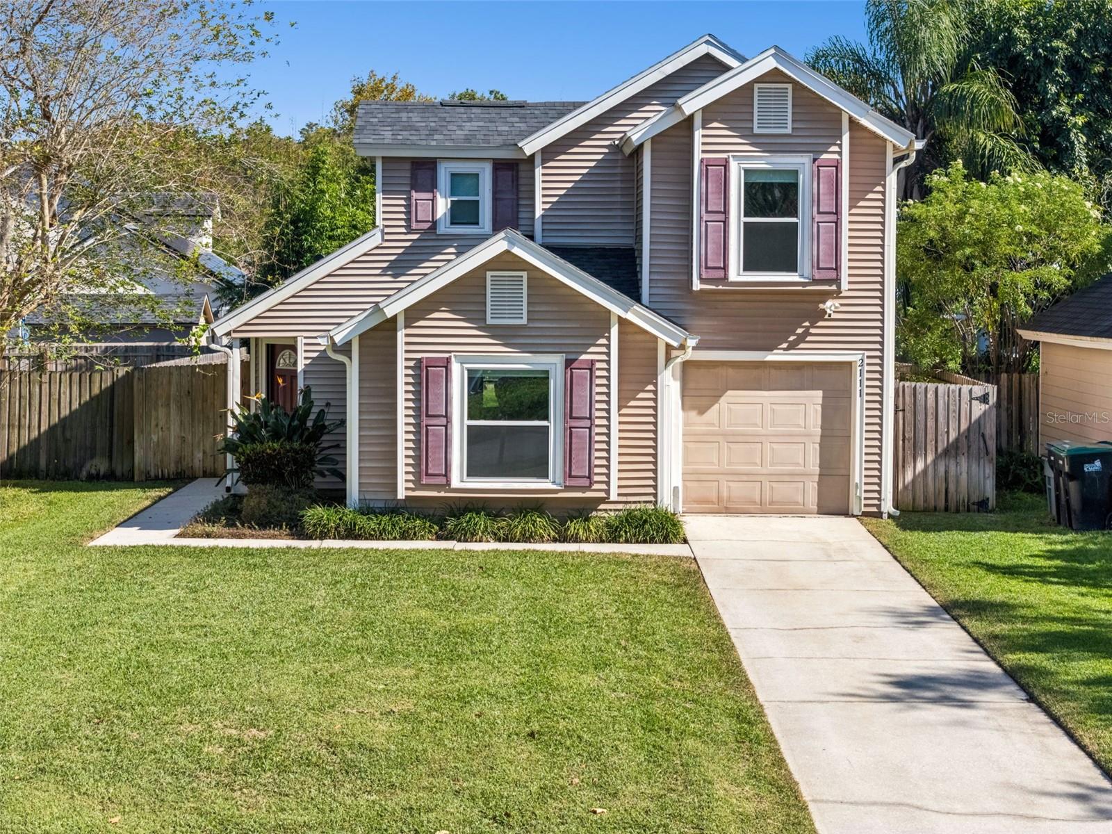 Image 5 of 40 For 2111 Churchill Downs Circle