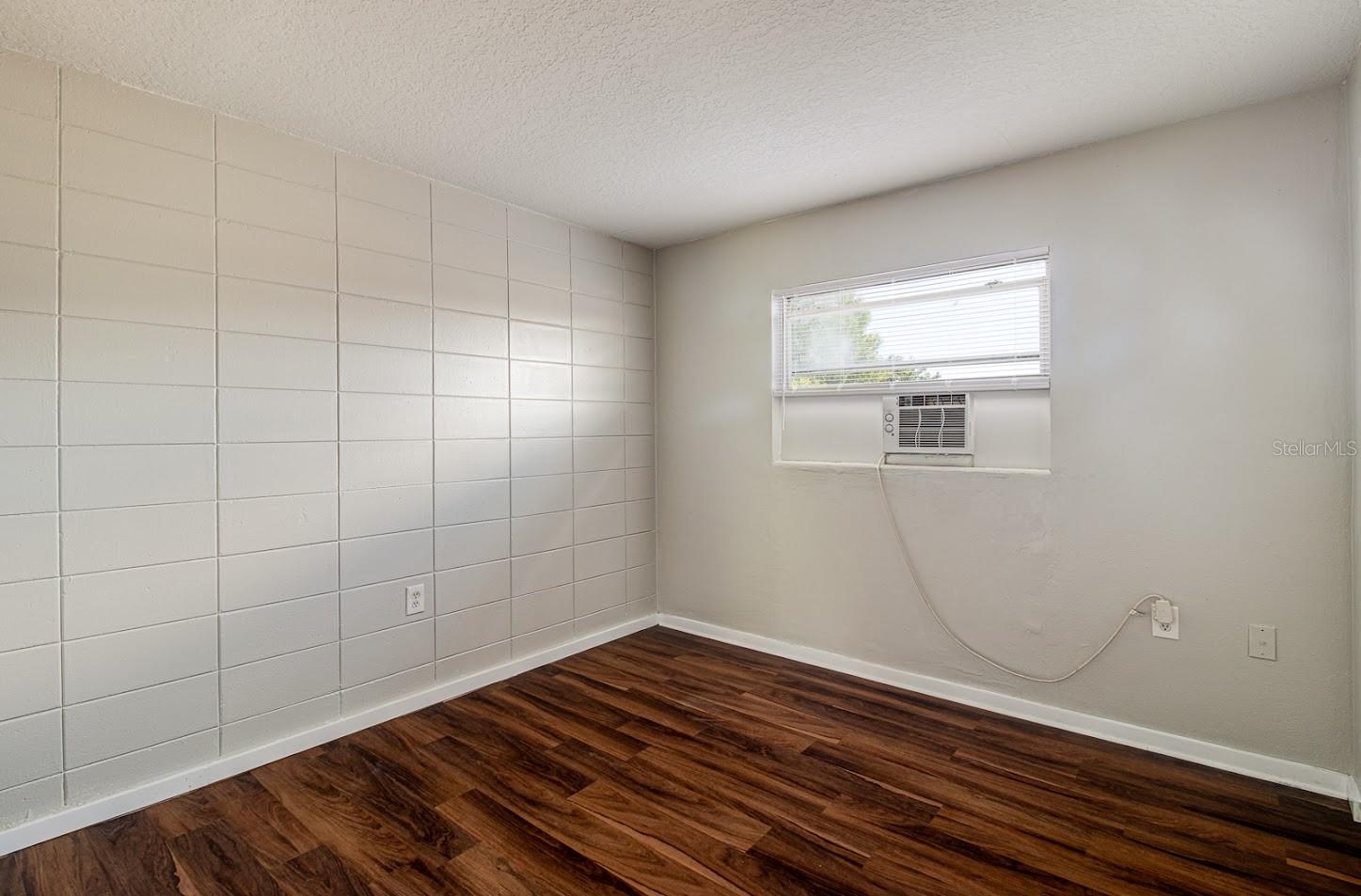 Image 7 of 12 For 1341 Point Drive 1