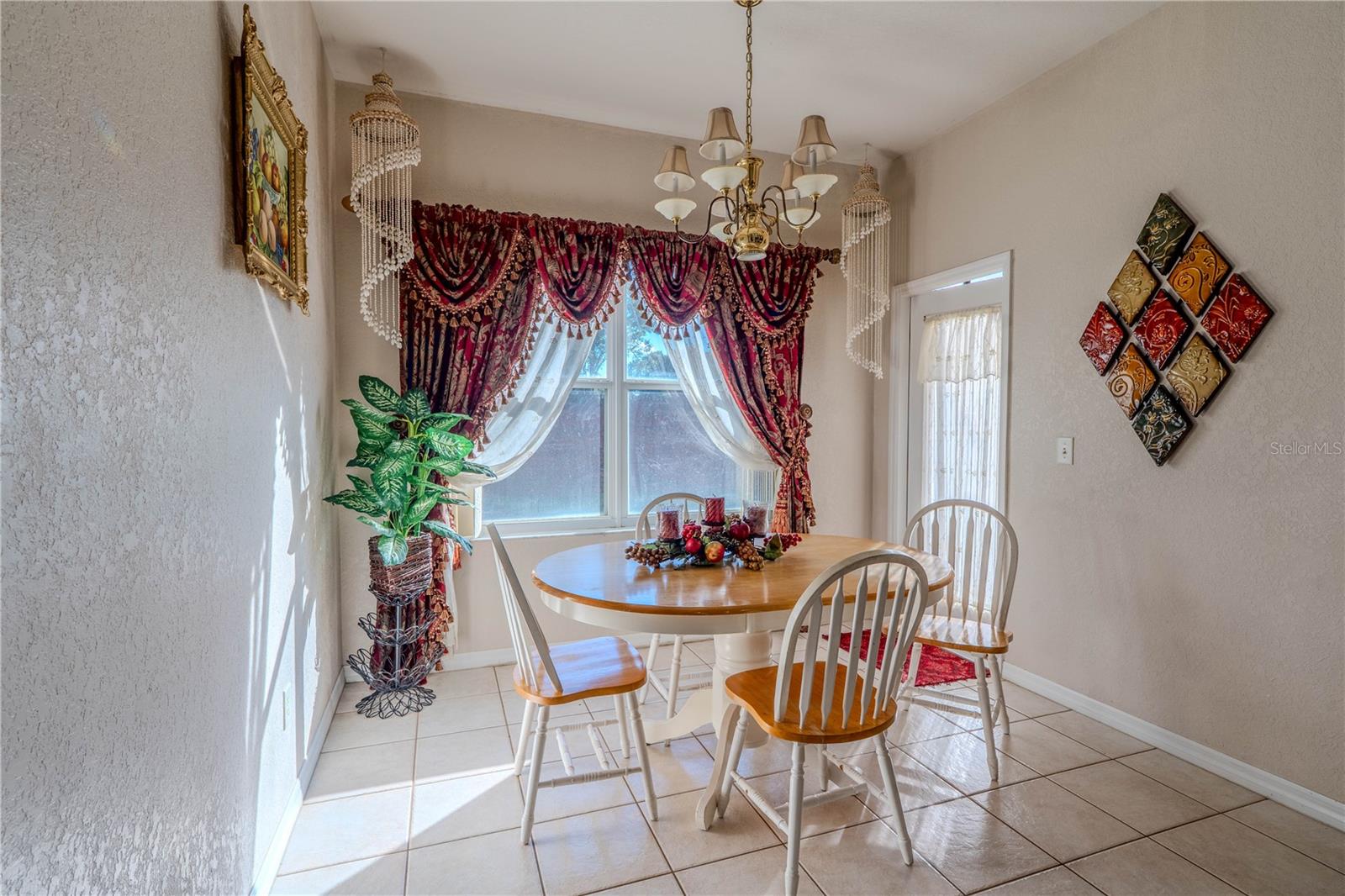 Image 11 of 18 For 403 Lake Amberleigh Drive