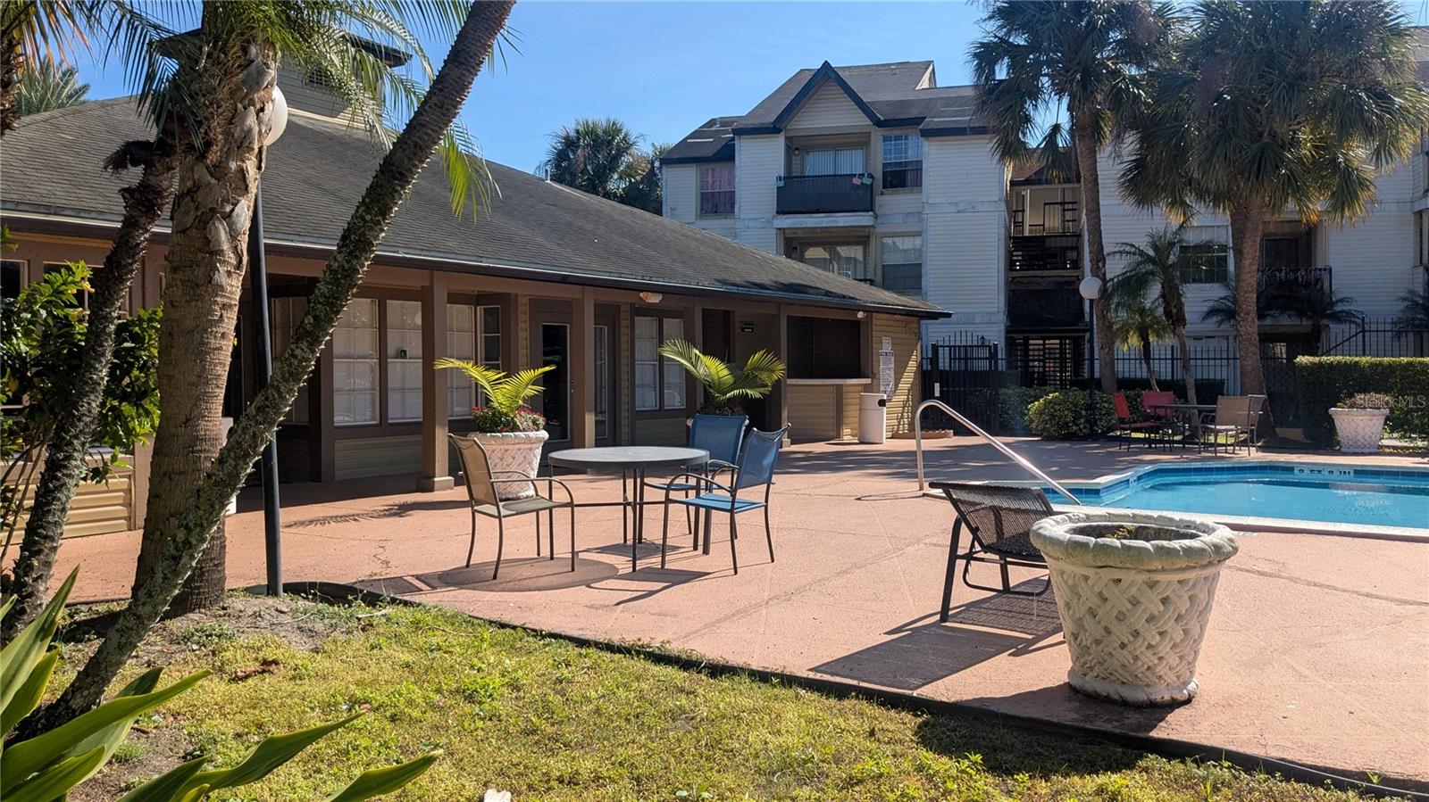 Image 21 of 29 For 1948 Lake Atriums Circle 120