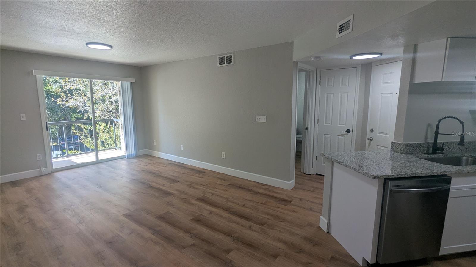 Image 4 of 29 For 1948 Lake Atriums Circle 120