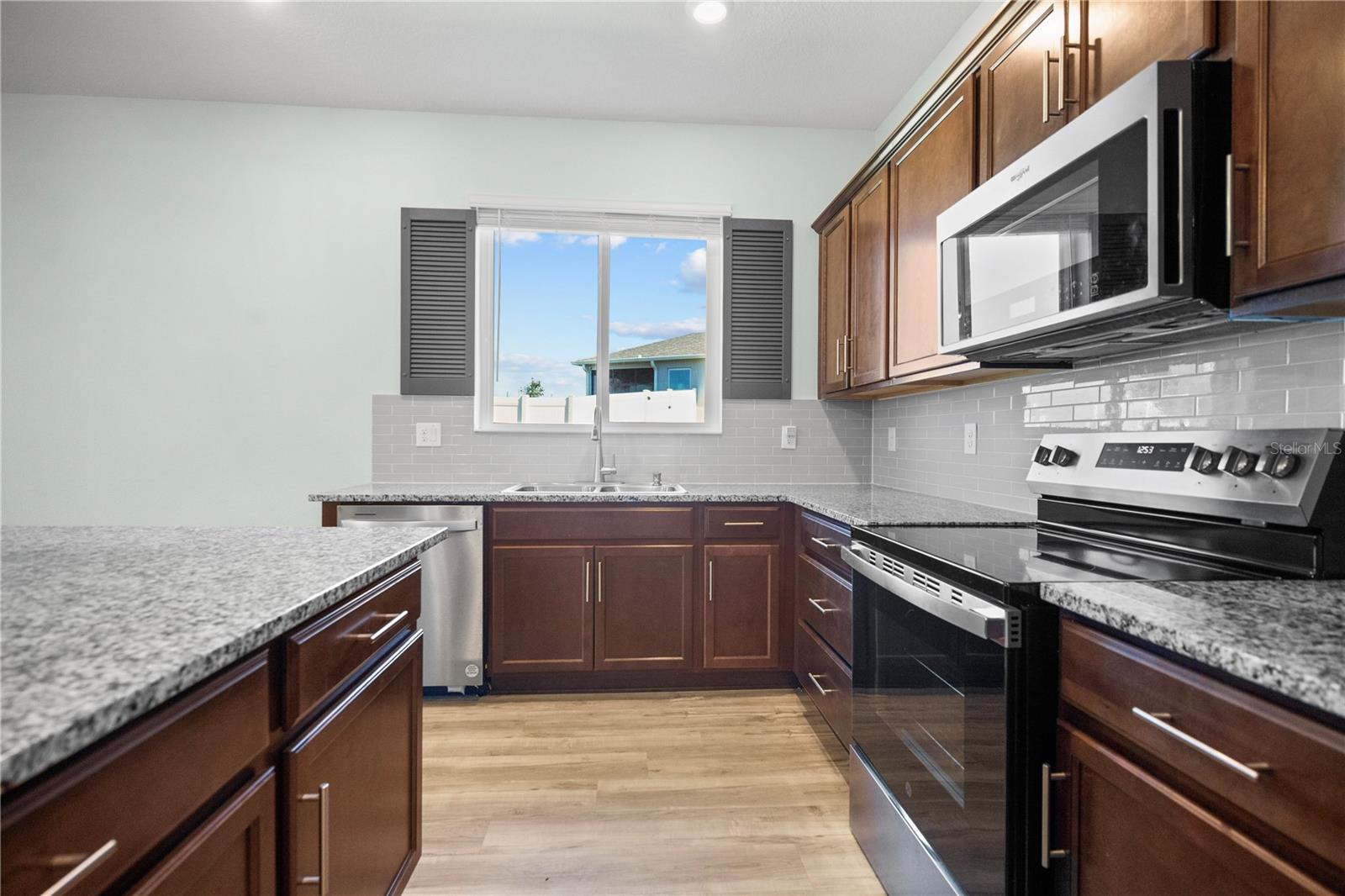 Image 20 of 78 For 1688 Littleleaf Boxwood Loop