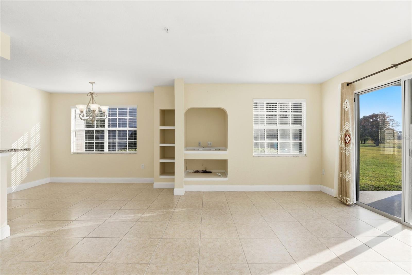 Image 12 of 38 For 13839 Fairway Island Drive 1111