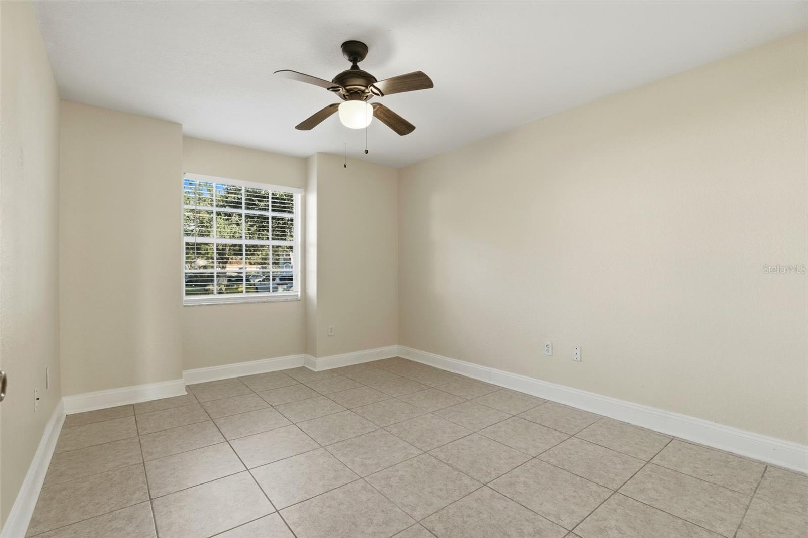 Image 21 of 38 For 13839 Fairway Island Drive 1111