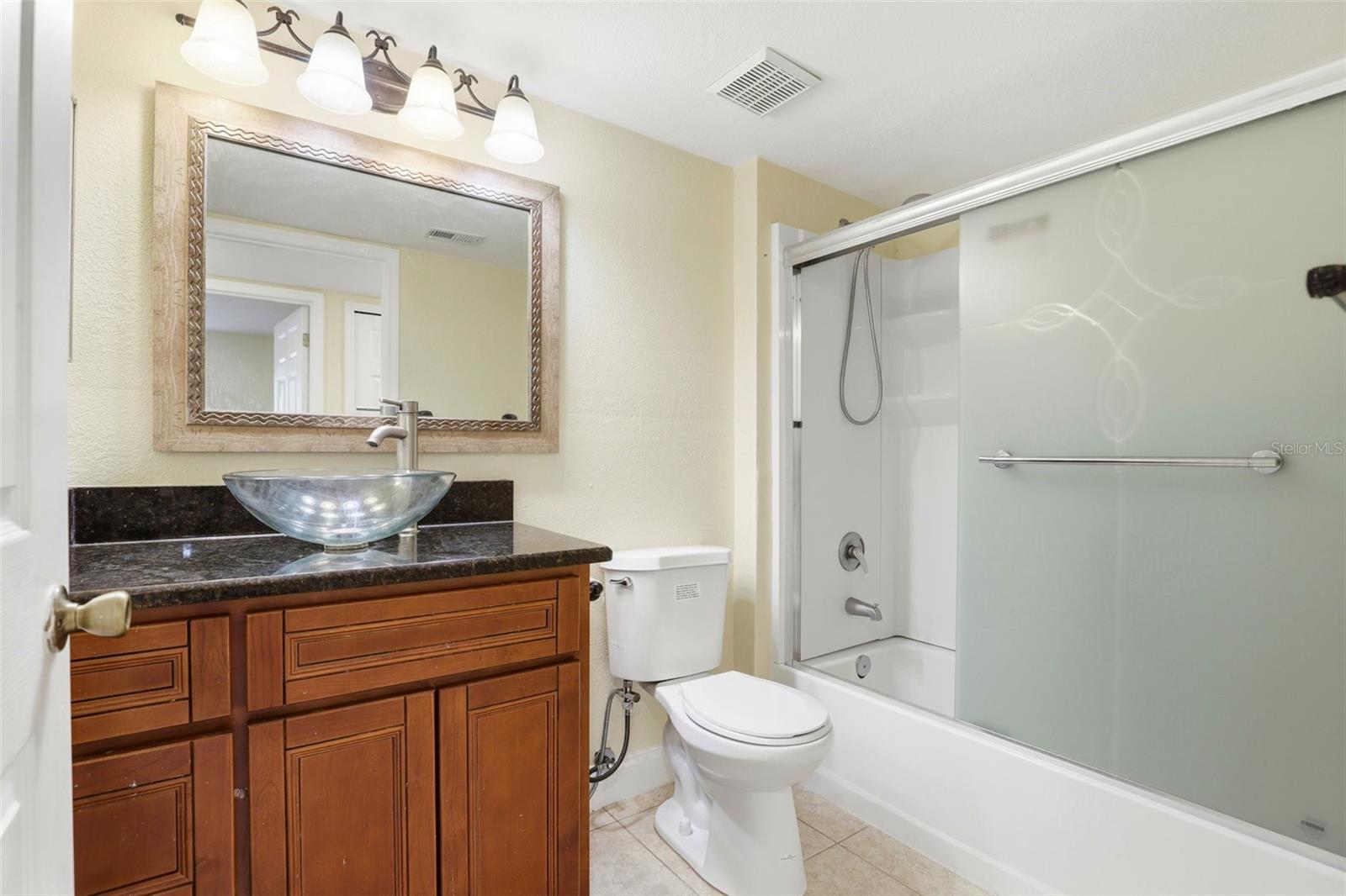 Image 22 of 38 For 13839 Fairway Island Drive 1111