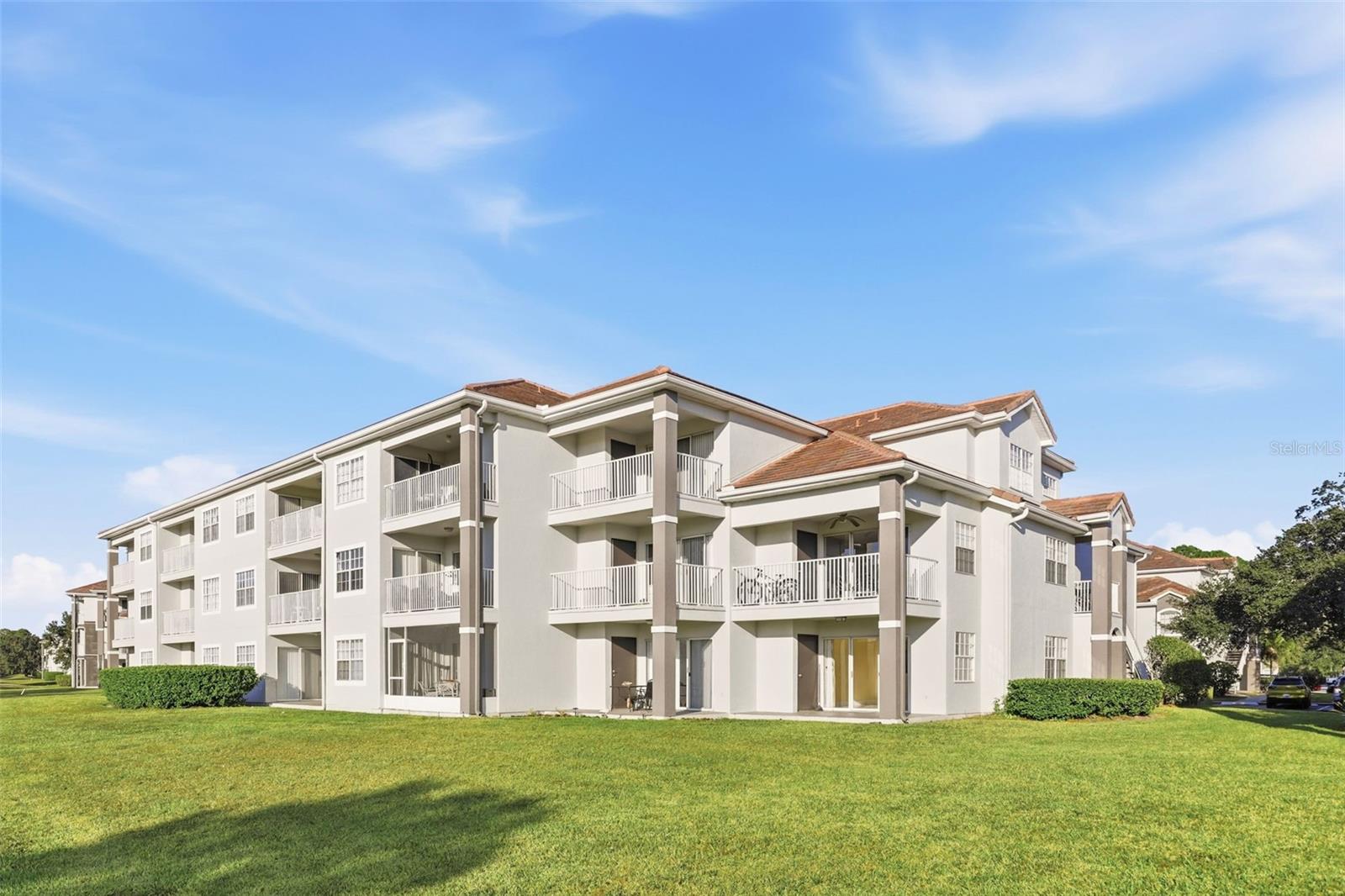 Image 32 of 38 For 13839 Fairway Island Drive 1111