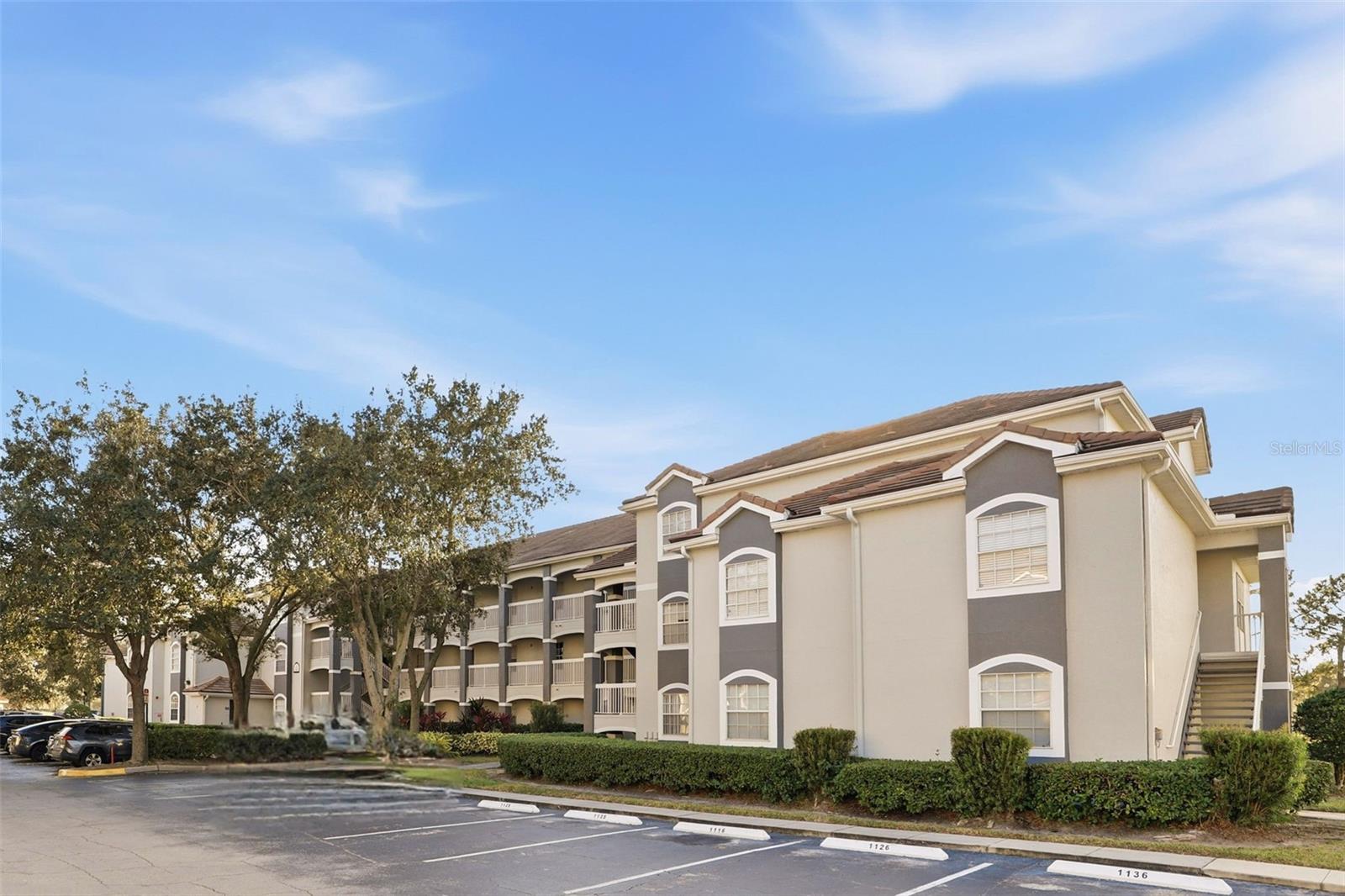 Image 35 of 38 For 13839 Fairway Island Drive 1111