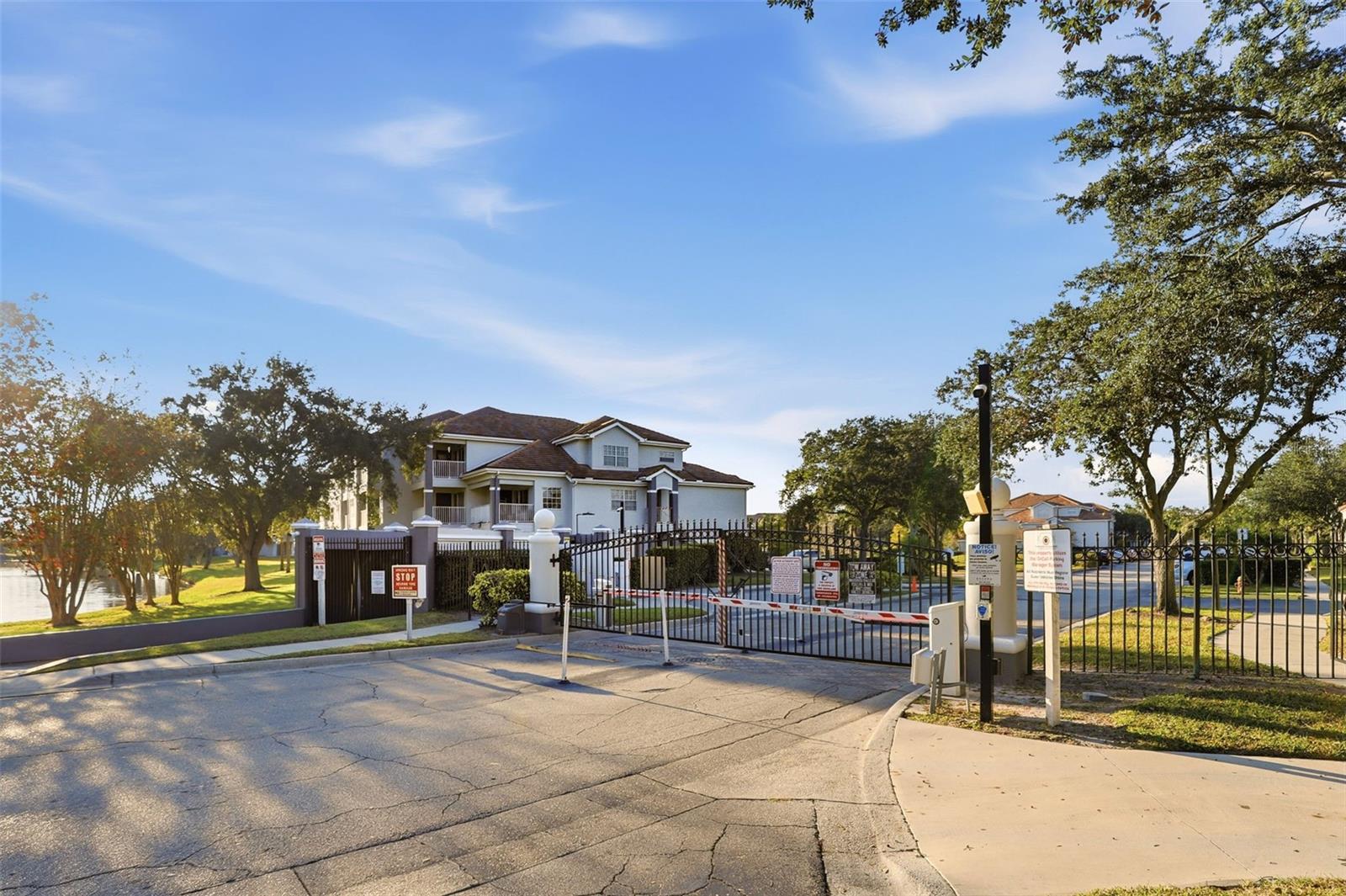 Image 36 of 38 For 13839 Fairway Island Drive 1111