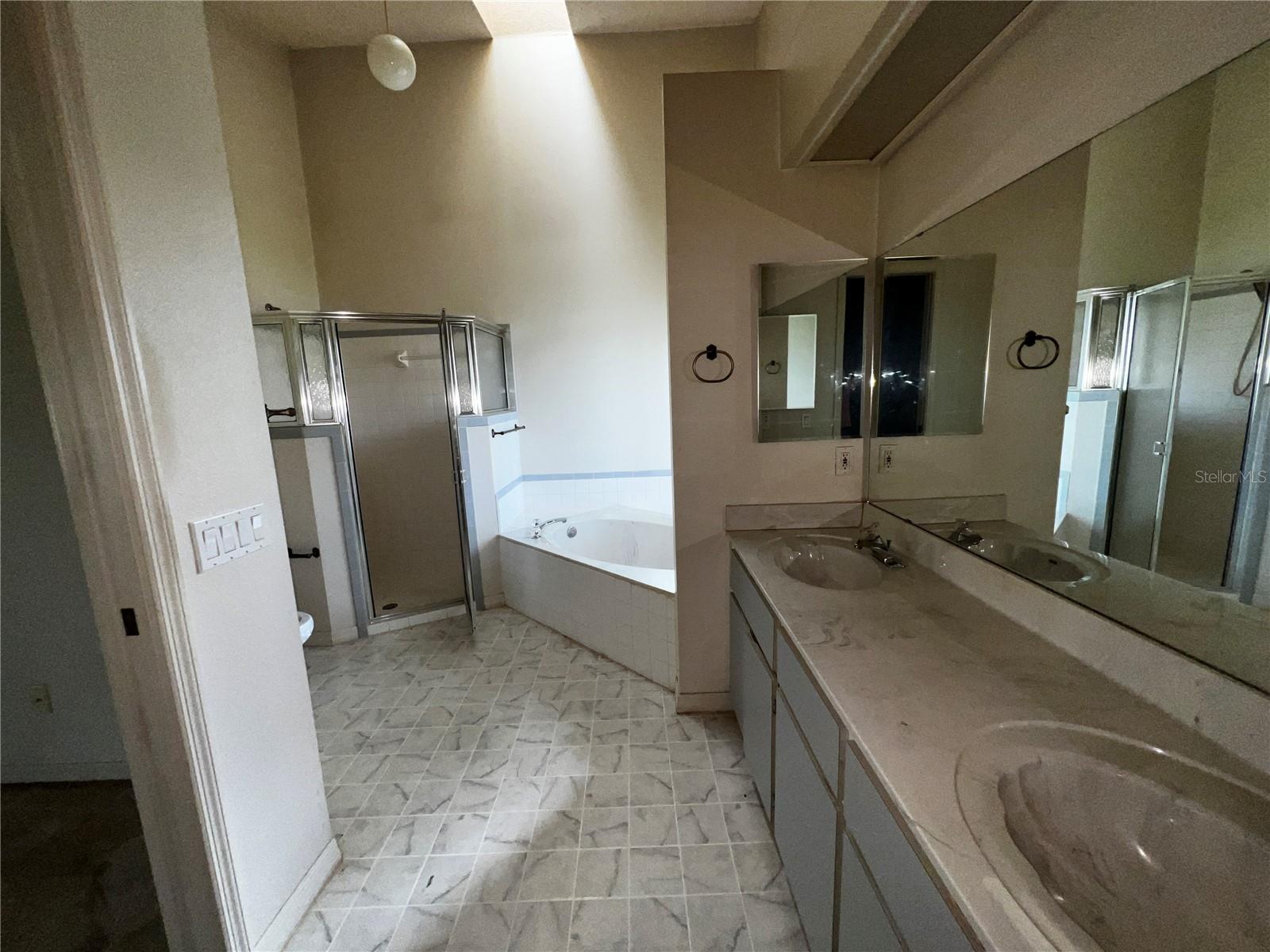 Image 6 of 15 For 6042 Wade Street