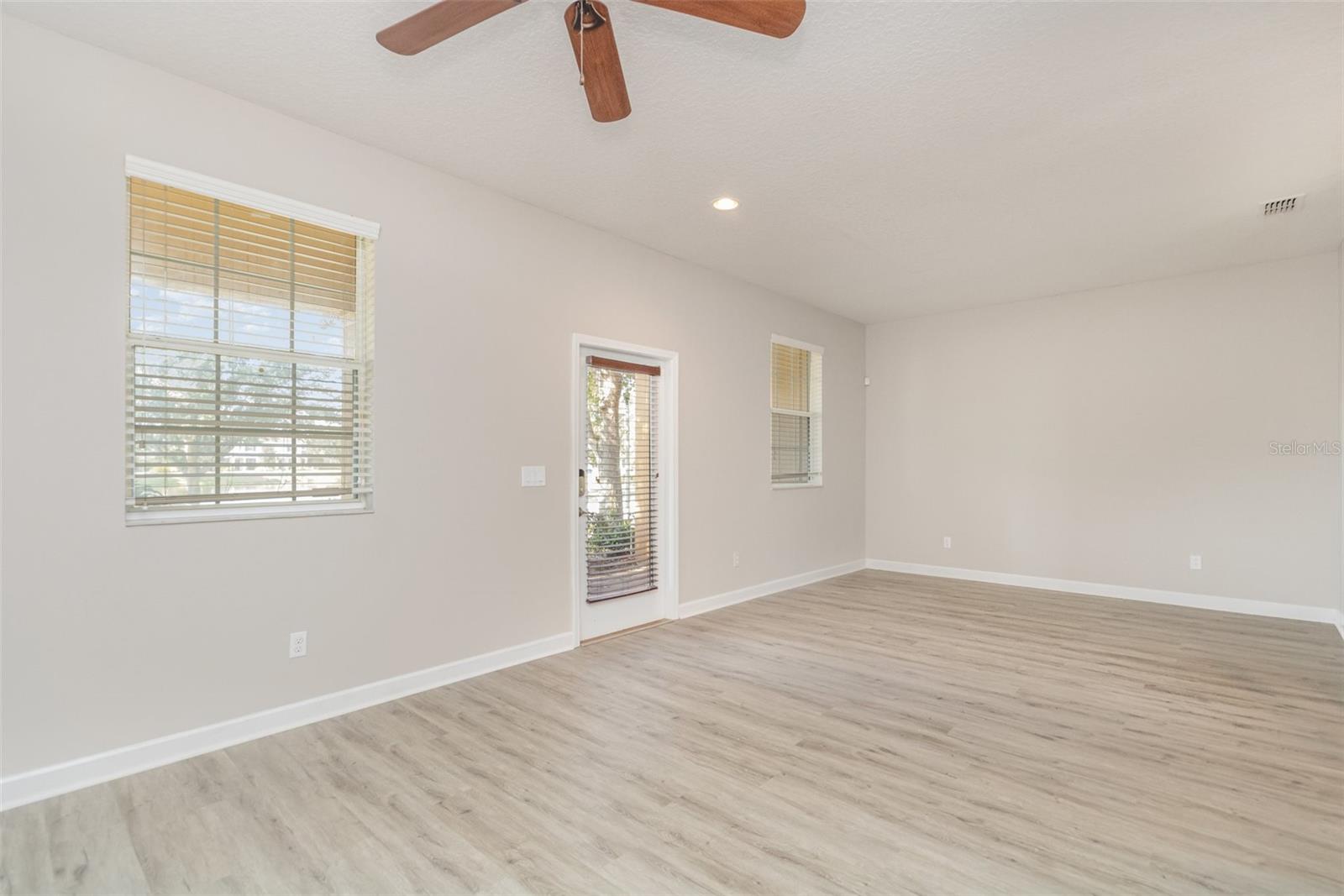 Image 5 of 31 For 9029 Savannah Julip Lane