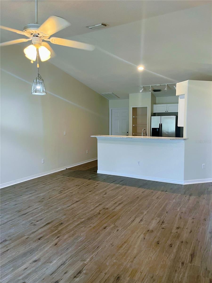 Image 3 of 14 For 517 Jackson Avenue