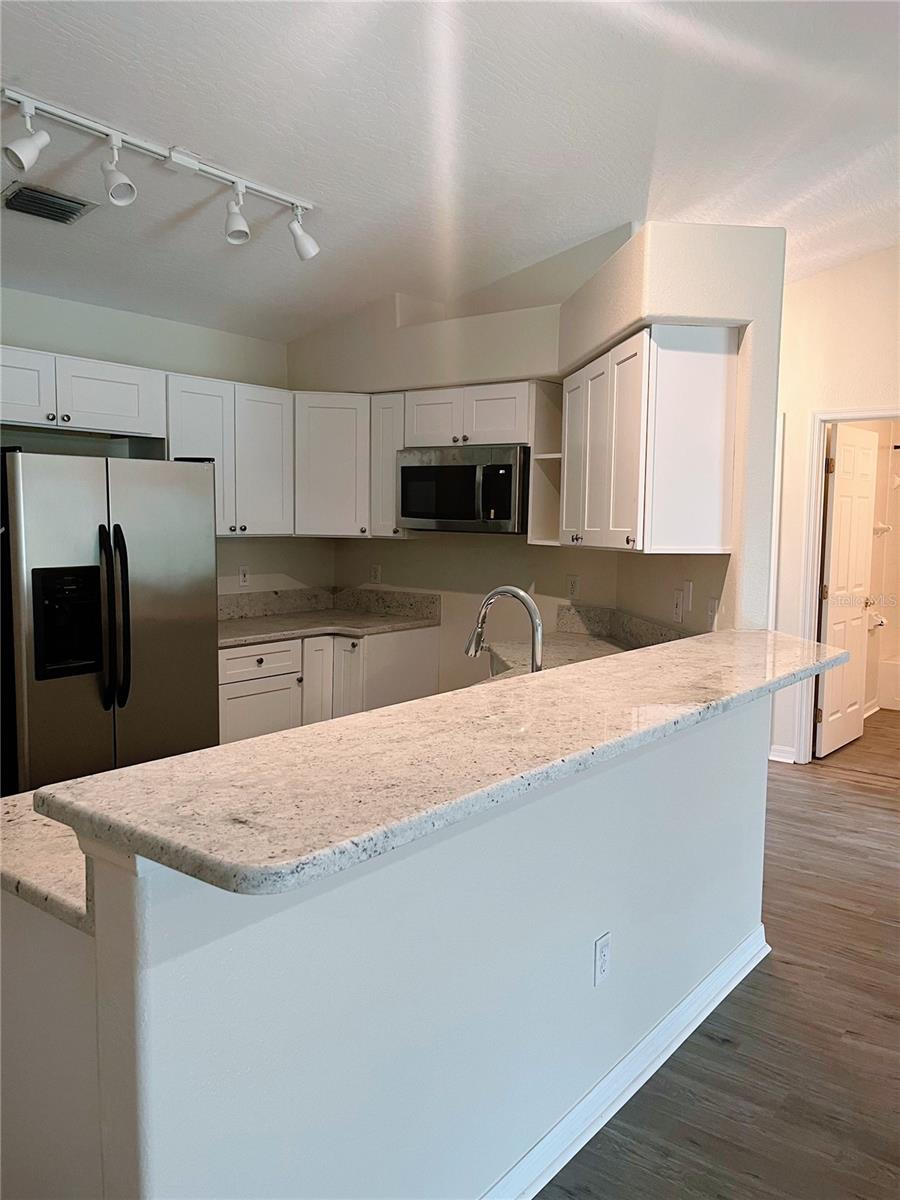 Image 5 of 14 For 517 Jackson Avenue