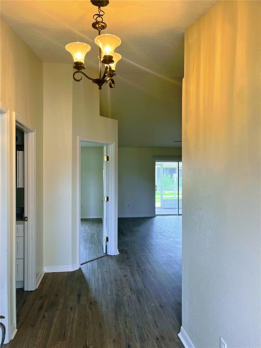 Image 6 of 14 For 517 Jackson Avenue