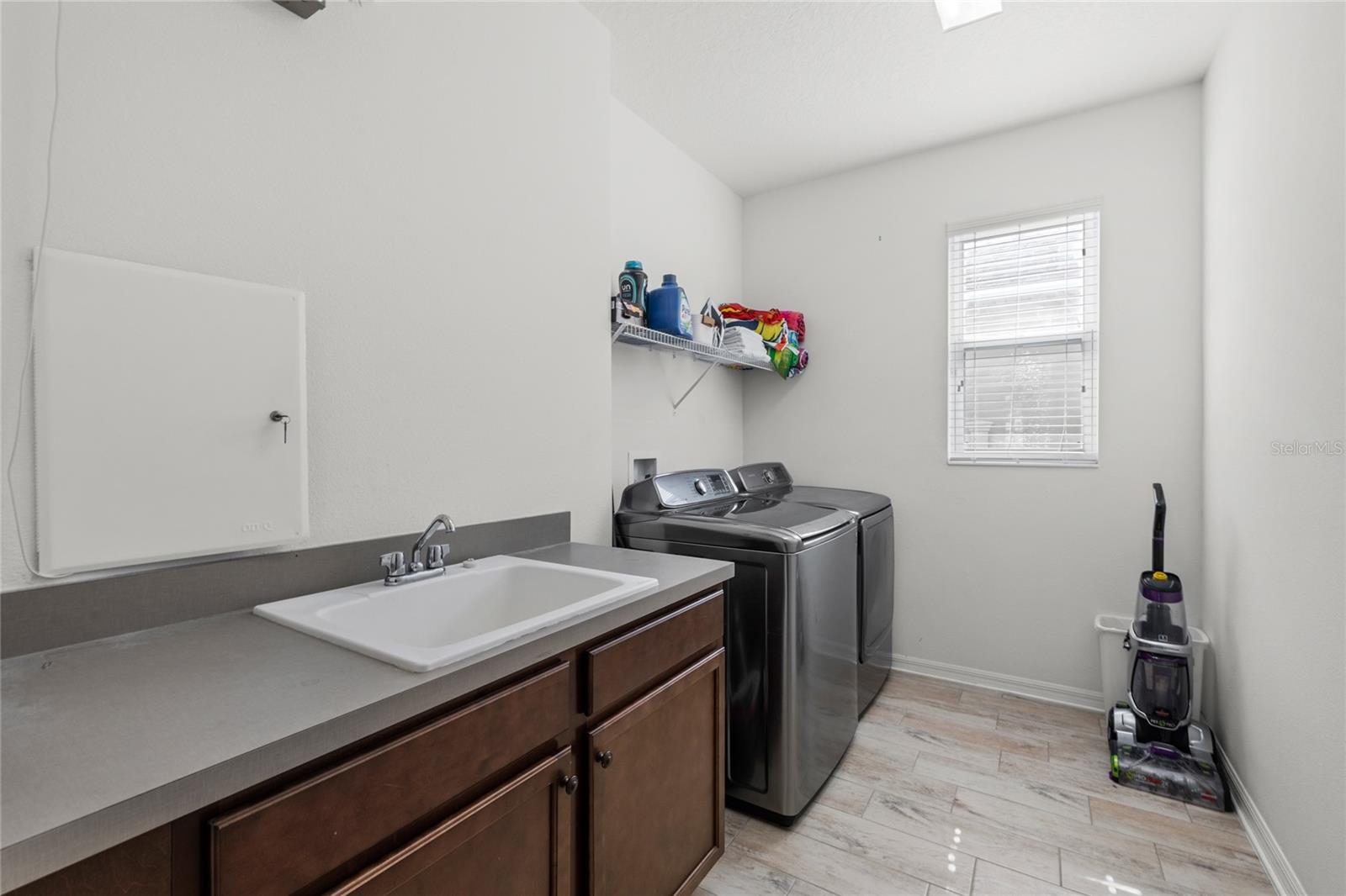 Image 17 of 58 For 8007 Navel Orange Lane