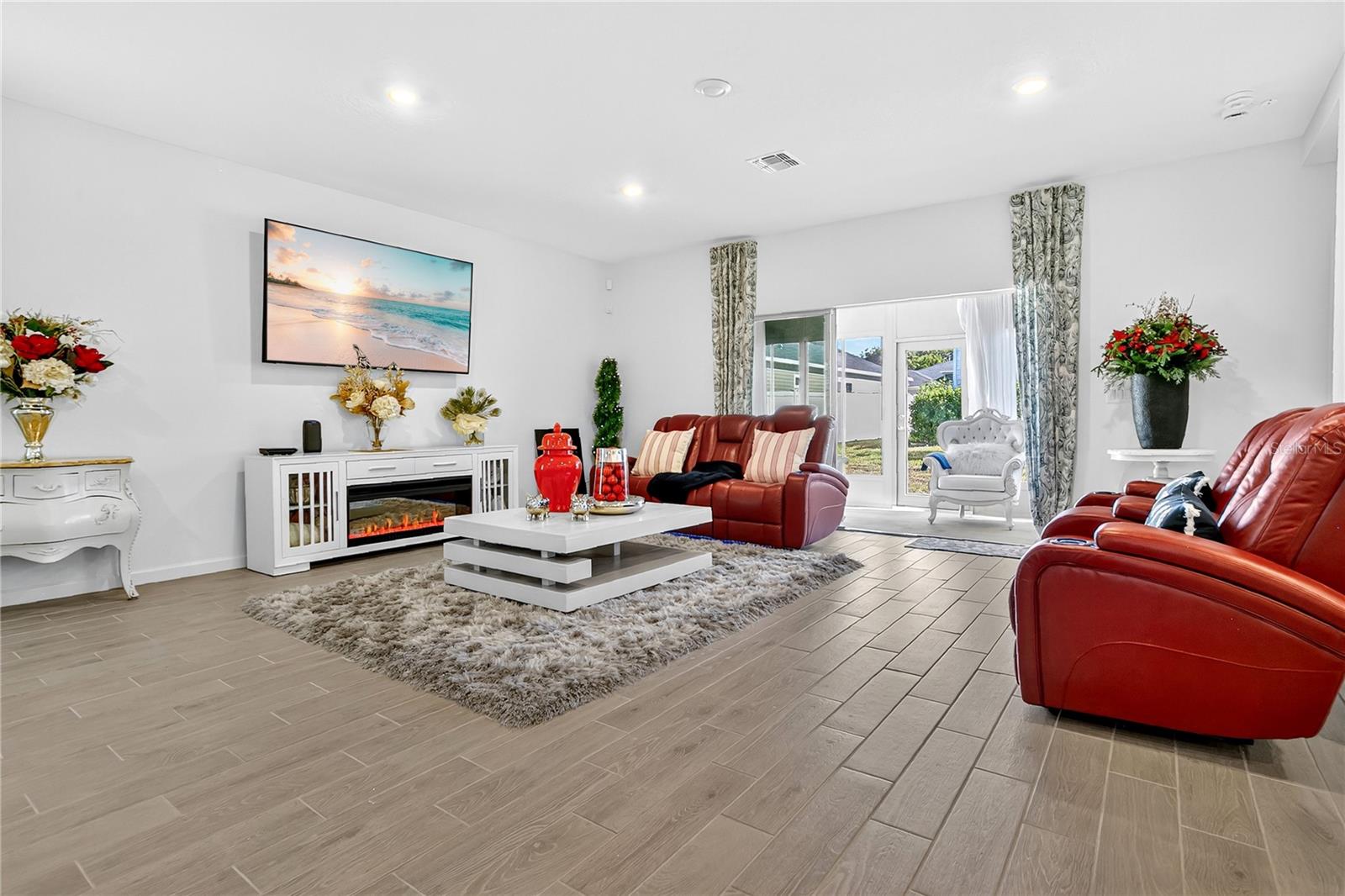 Image 5 of 22 For 7507 76th Terrace