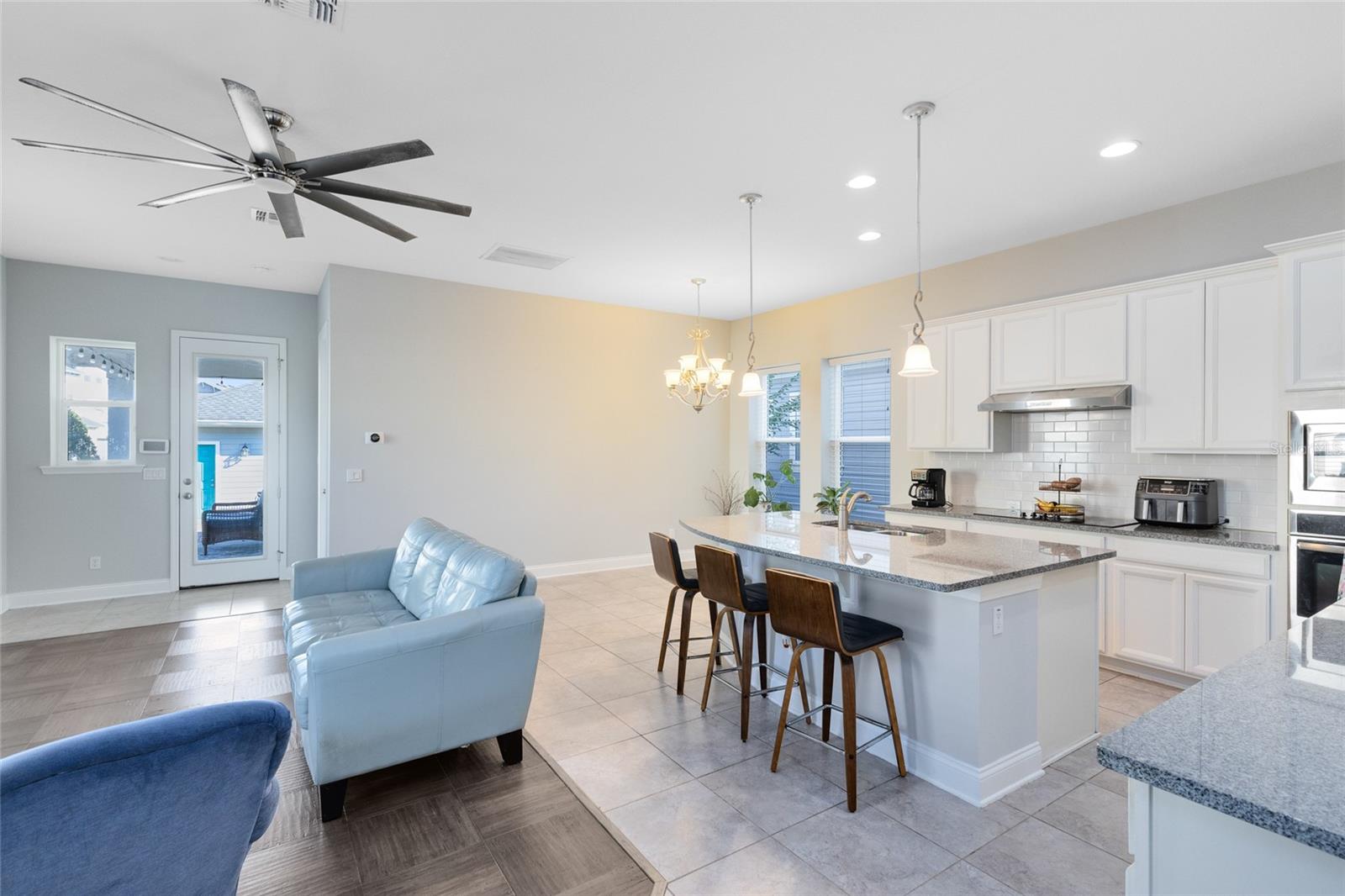 Image 4 of 49 For 7749 Laureate Boulevard