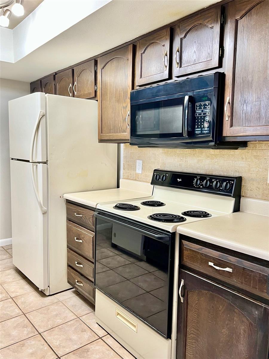 Image 9 of 22 For 4371 Aqua Vista Drive G