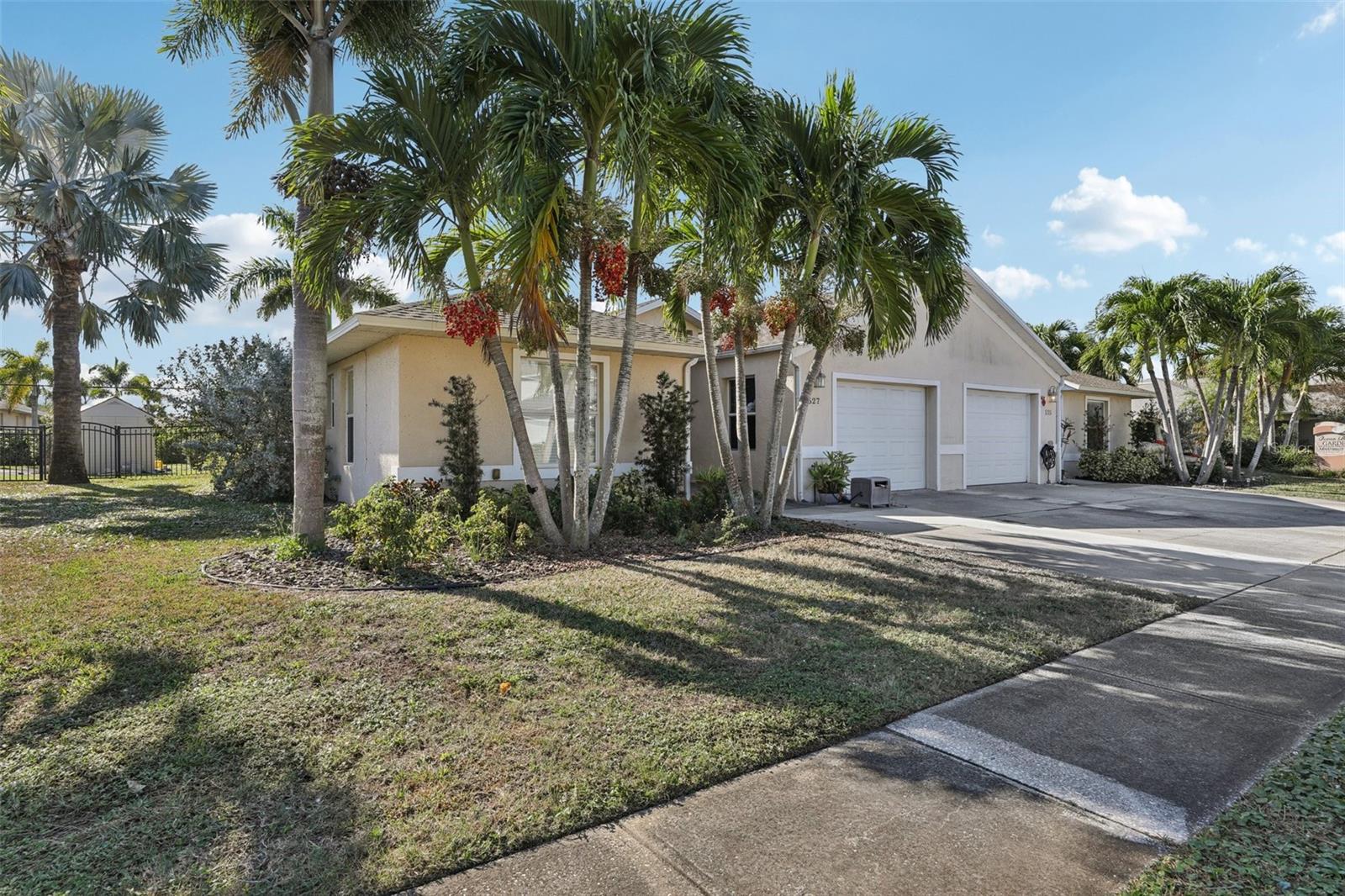 Image 2 of 59 For 527 Jackson Avenue