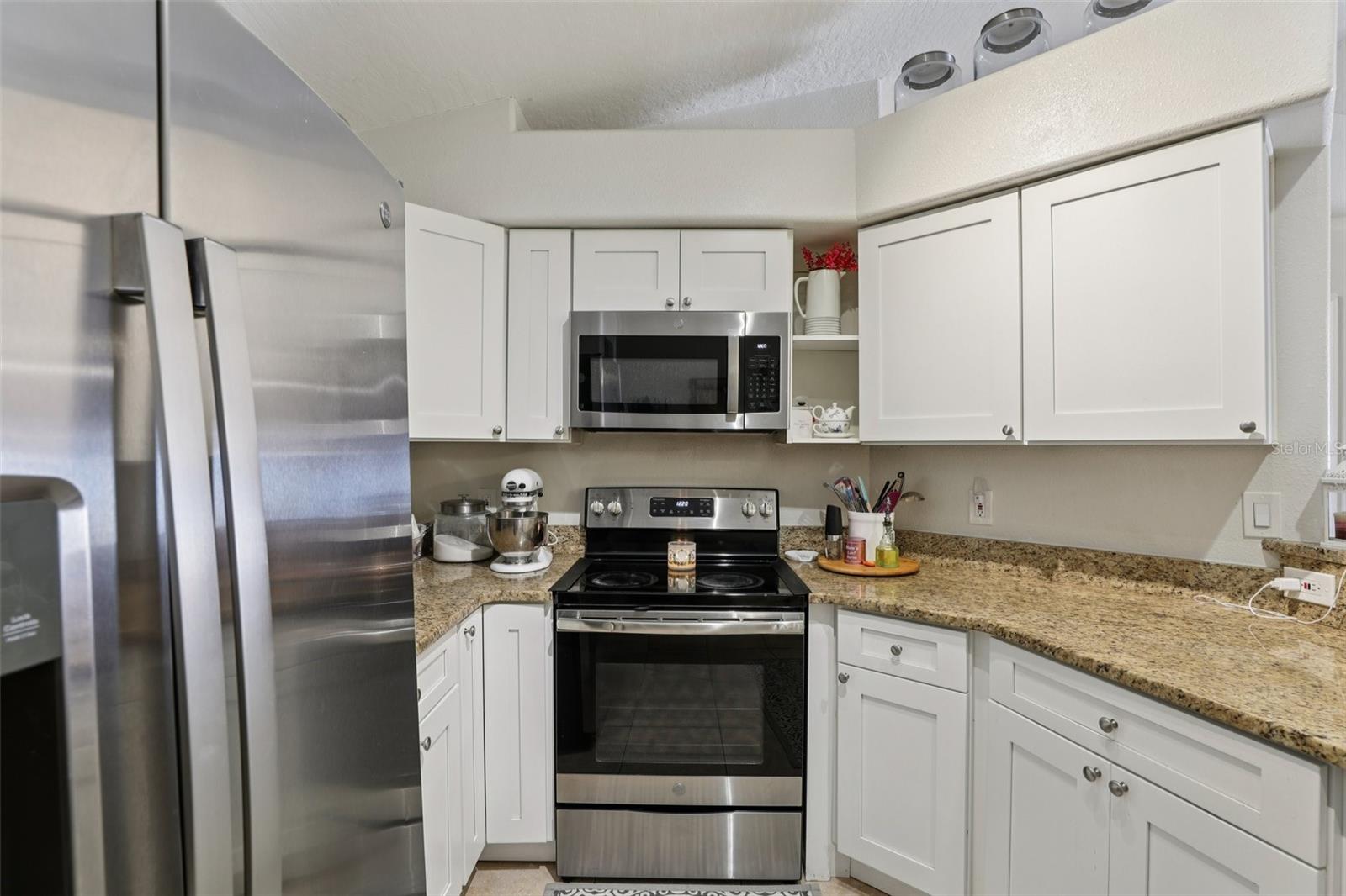 Image 22 of 59 For 527 Jackson Avenue