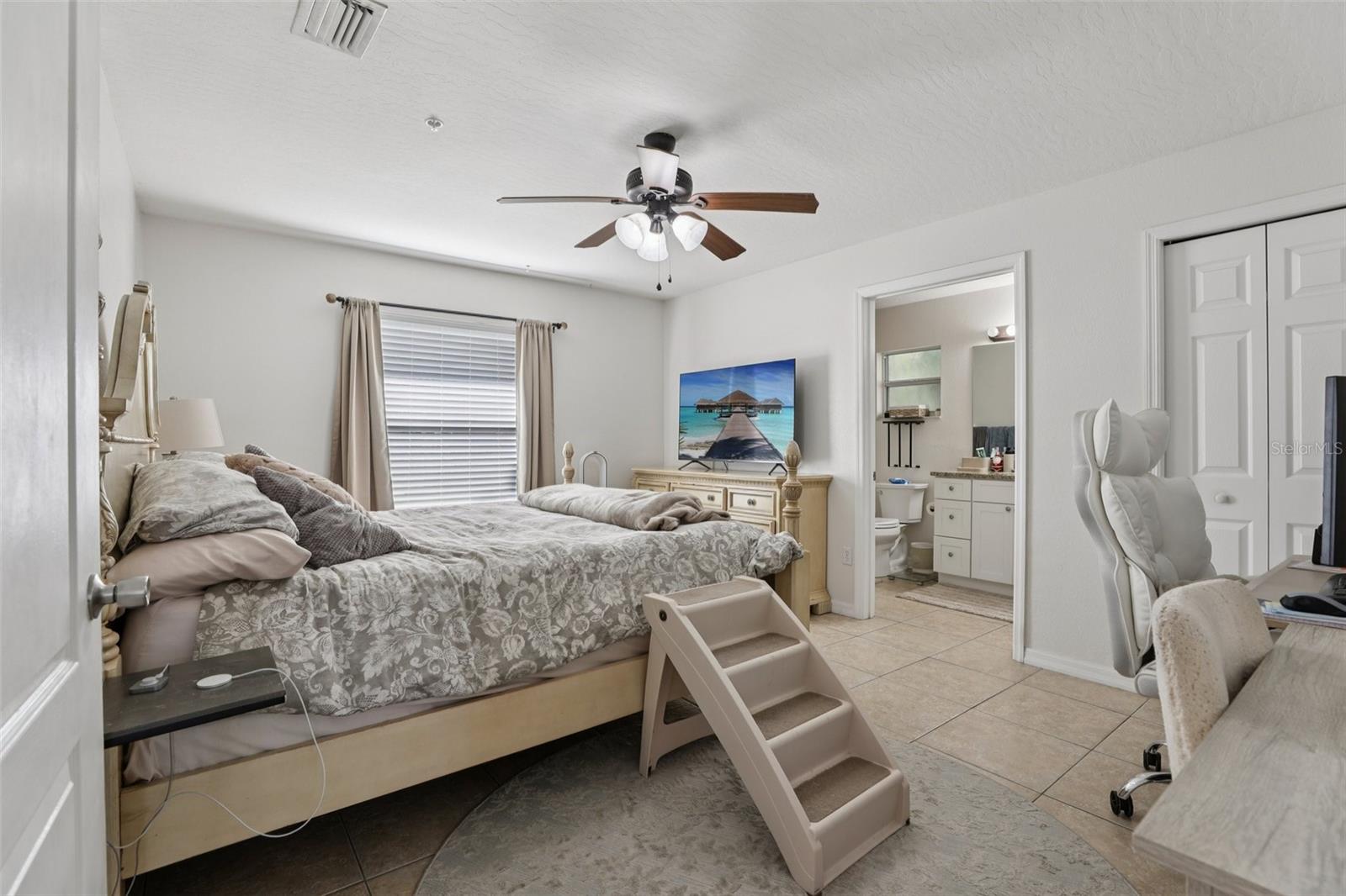 Image 25 of 59 For 527 Jackson Avenue