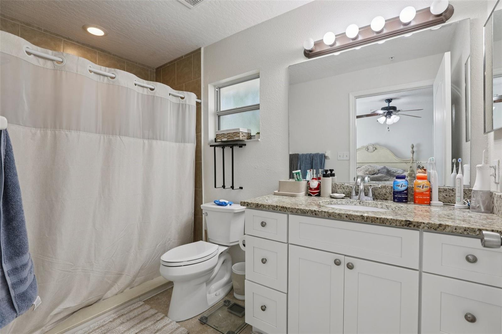 Image 28 of 59 For 527 Jackson Avenue