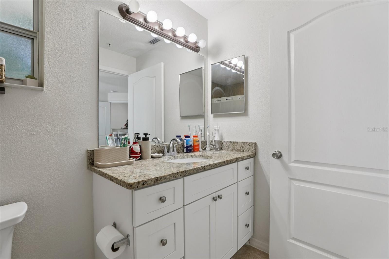 Image 29 of 59 For 527 Jackson Avenue