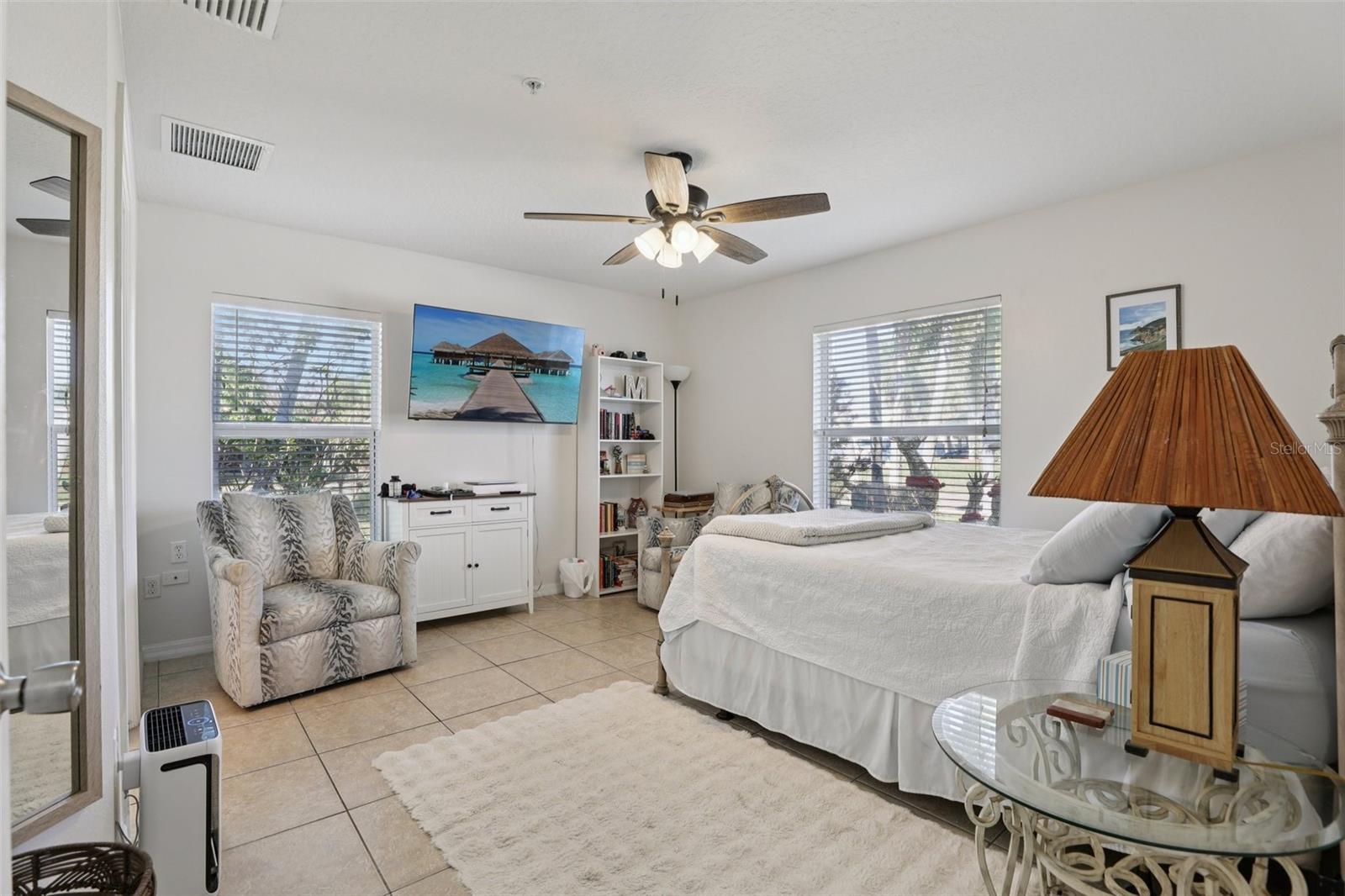 Image 32 of 59 For 527 Jackson Avenue