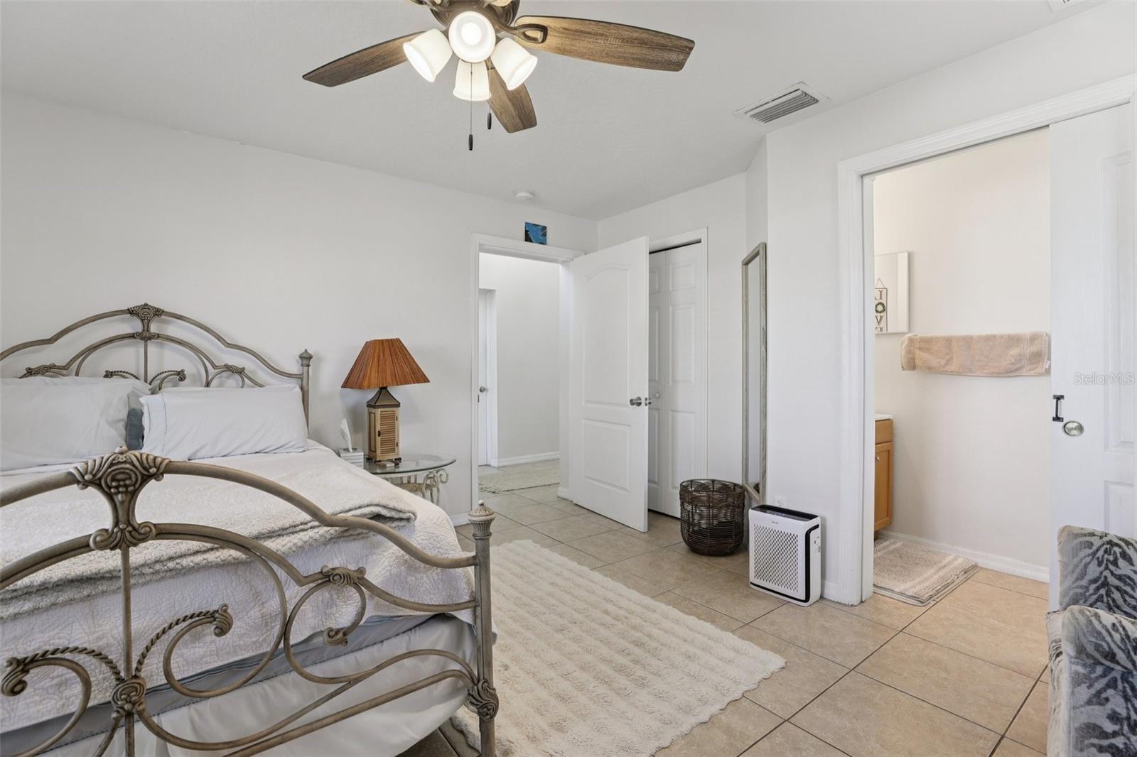 Image 33 of 59 For 527 Jackson Avenue