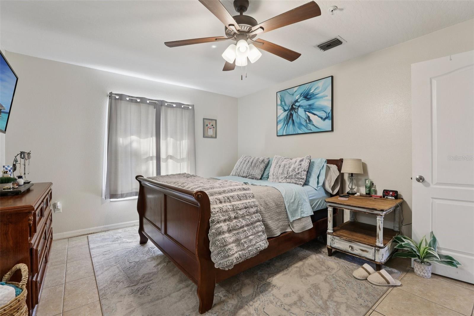 Image 41 of 59 For 527 Jackson Avenue