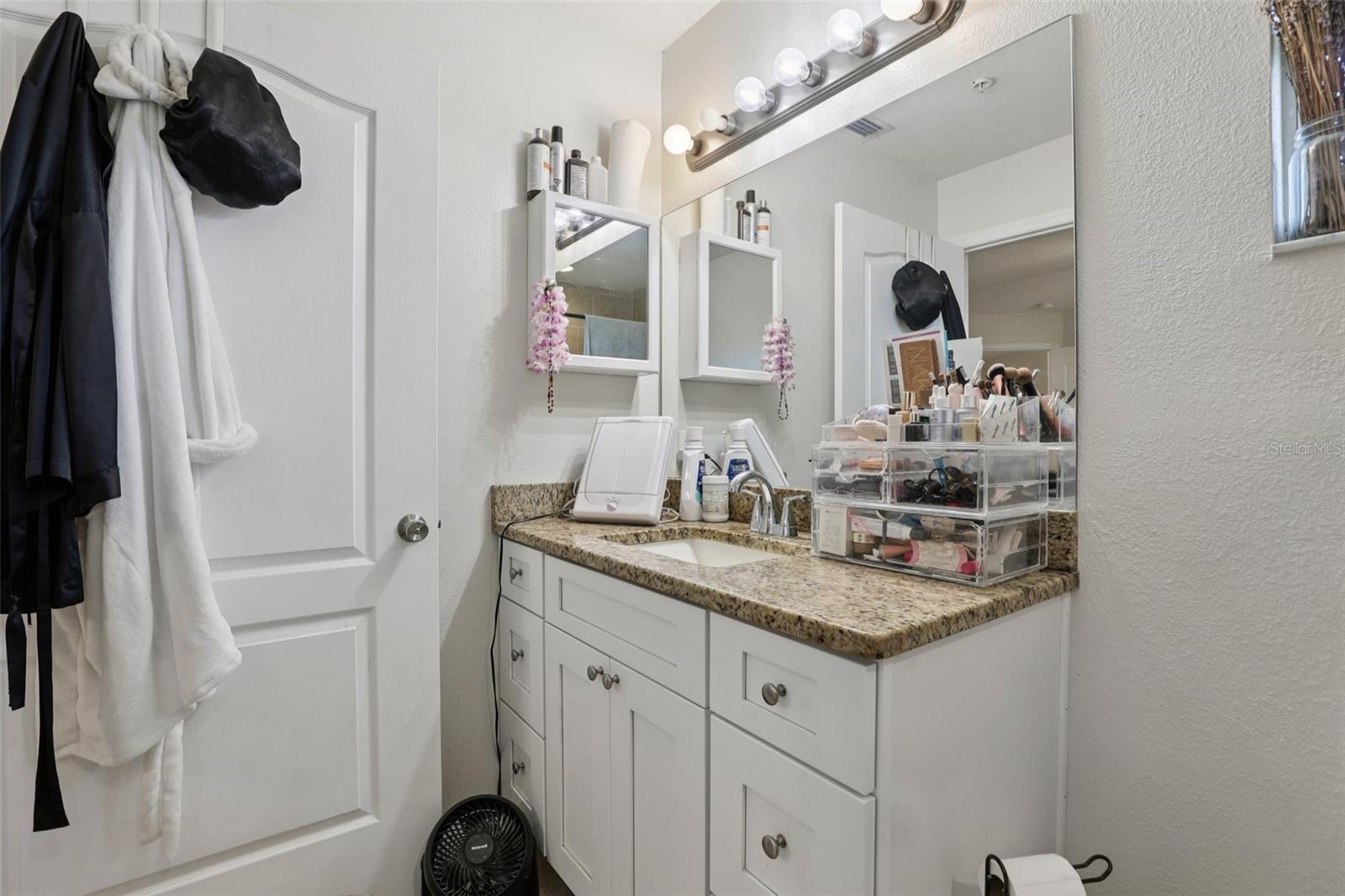 Image 43 of 59 For 527 Jackson Avenue