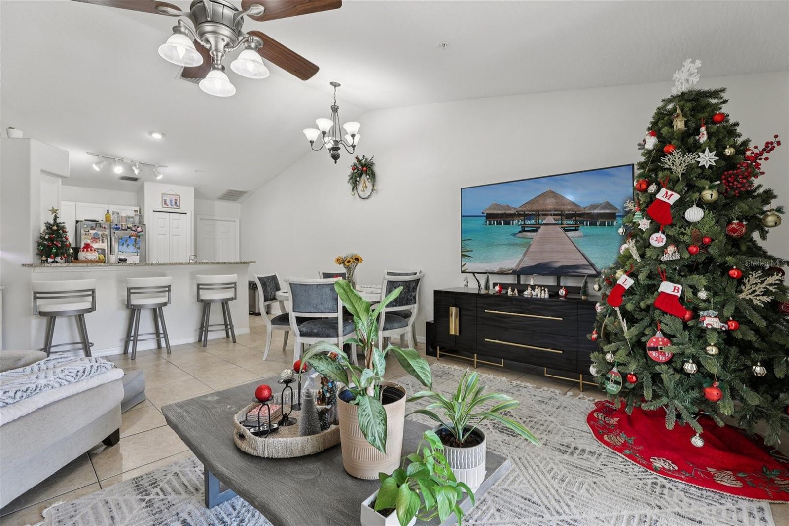 Image 7 of 59 For 527 Jackson Avenue