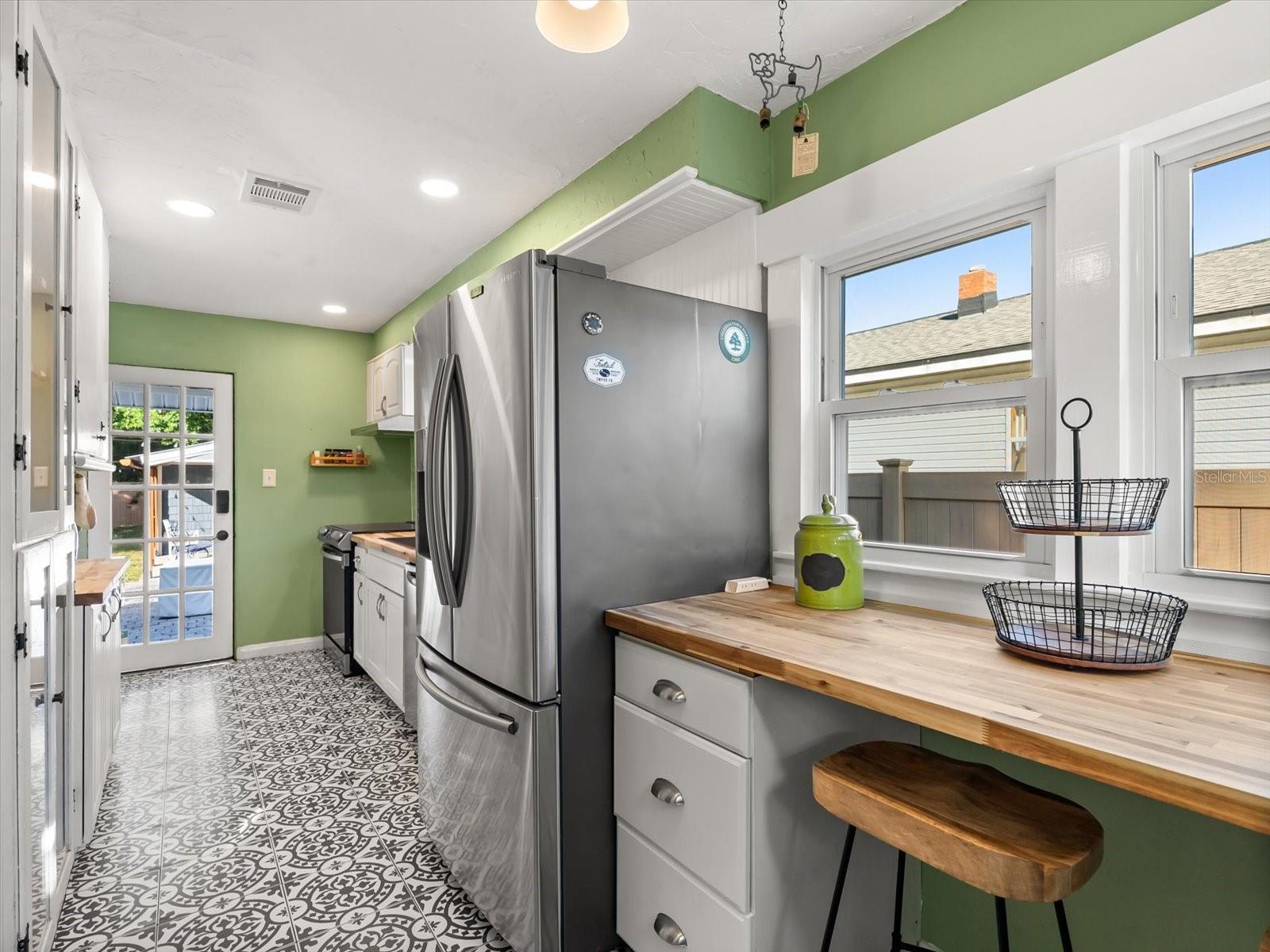 Image 10 of 43 For 1010 Forest Avenue