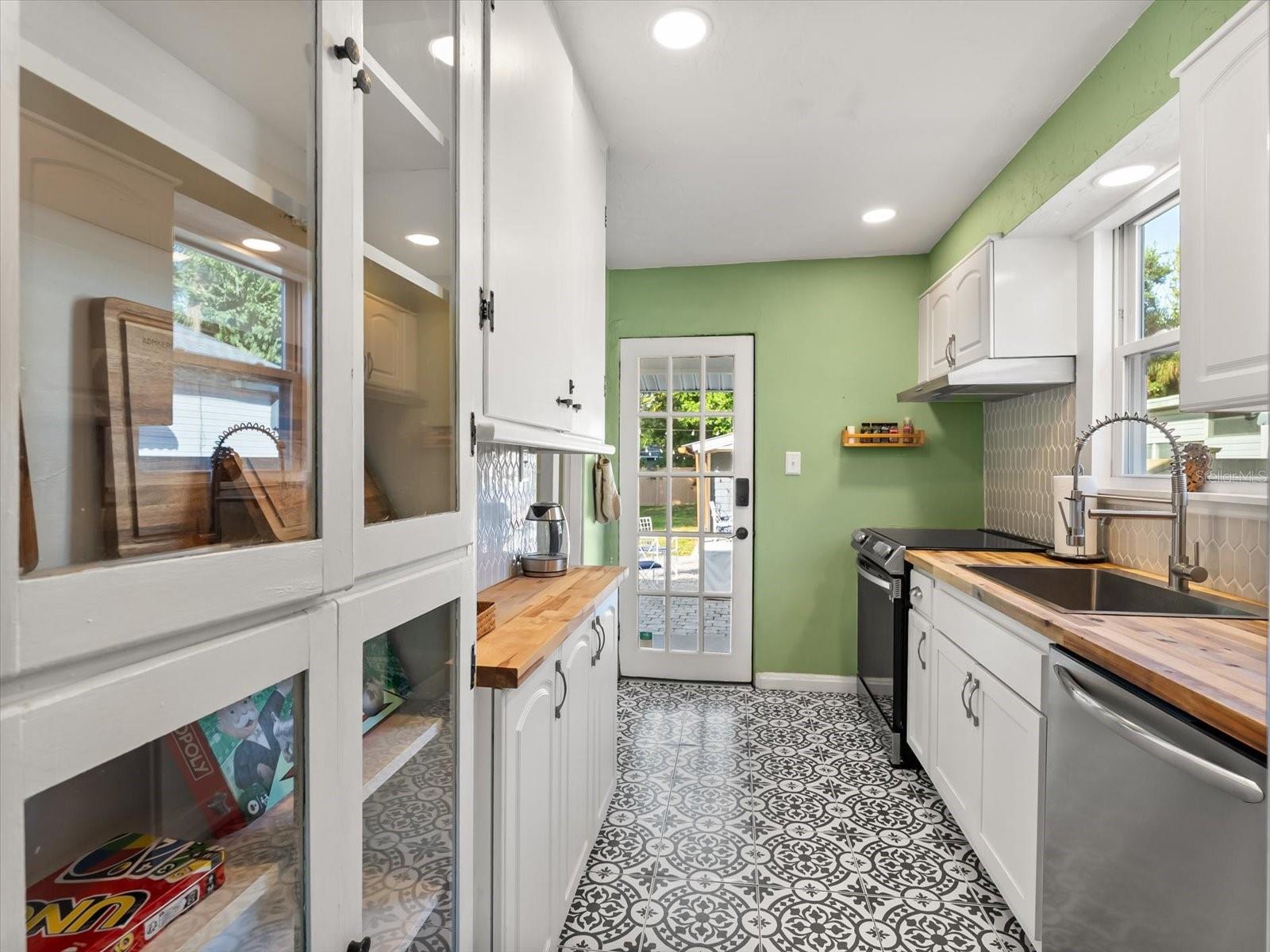 Image 11 of 43 For 1010 Forest Avenue