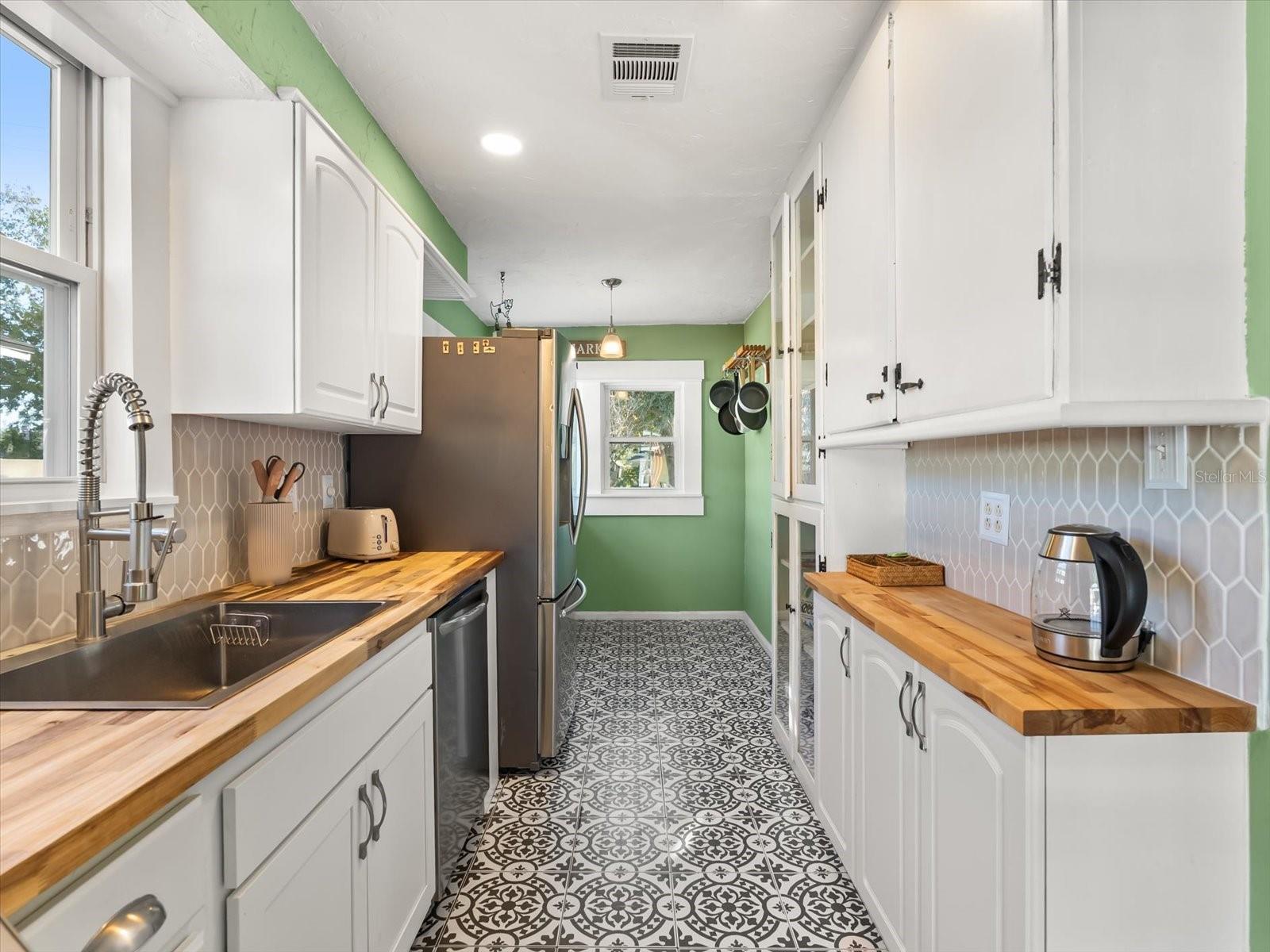 Image 12 of 43 For 1010 Forest Avenue