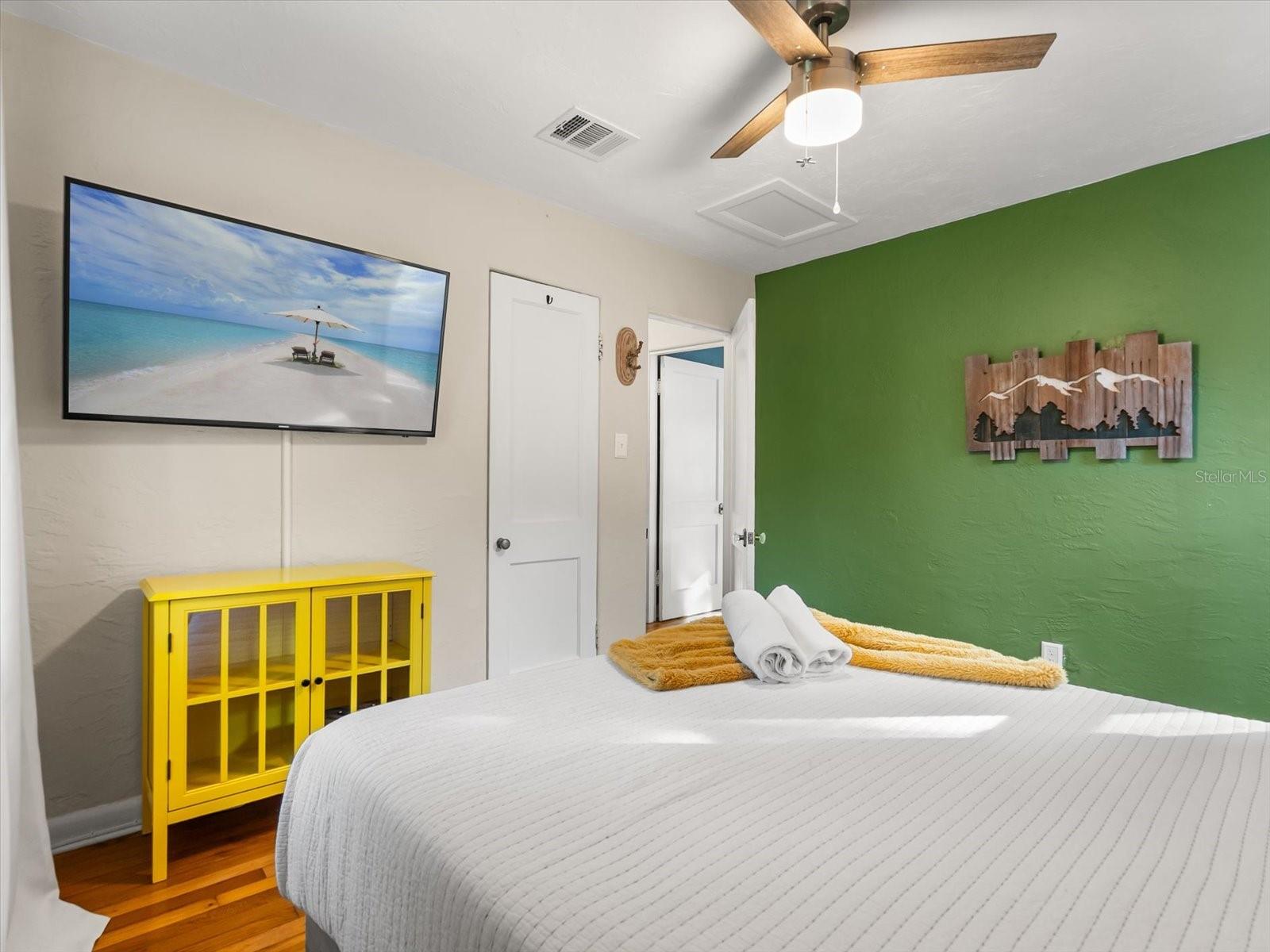 Image 18 of 43 For 1010 Forest Avenue