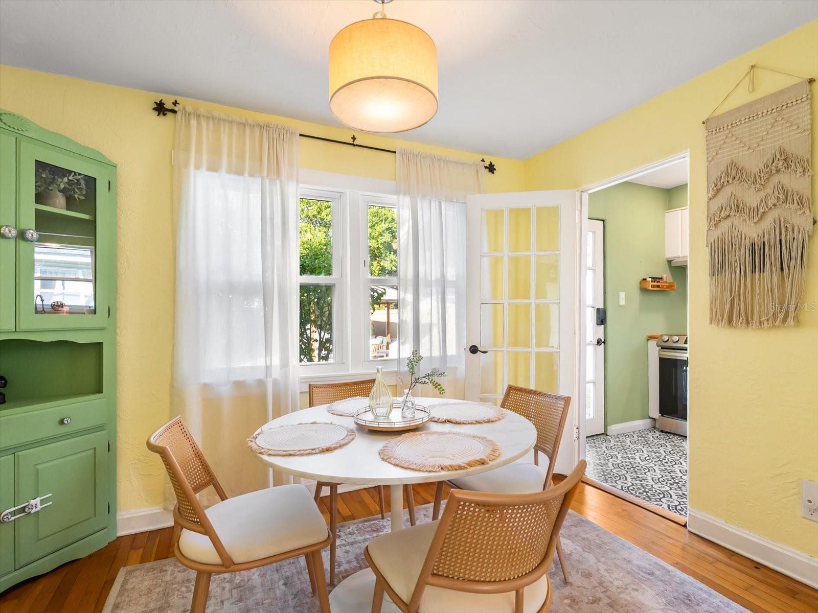 Image 6 of 43 For 1010 Forest Avenue