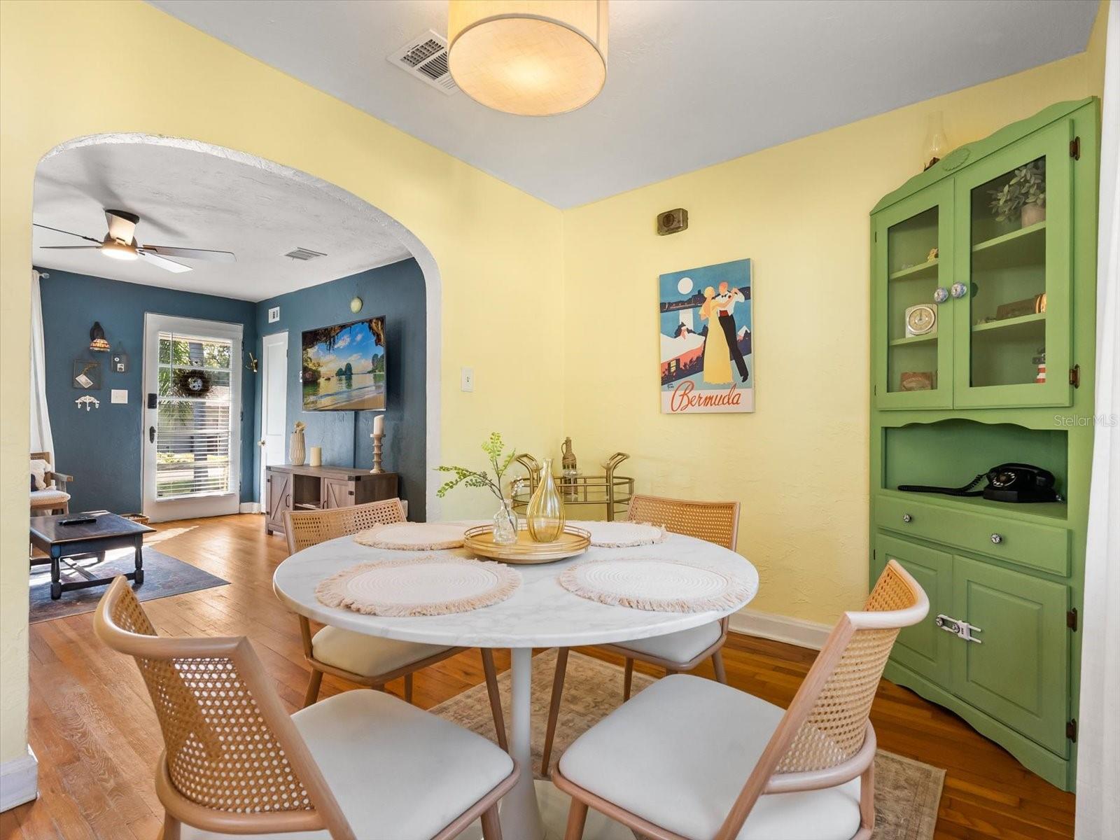 Image 7 of 43 For 1010 Forest Avenue