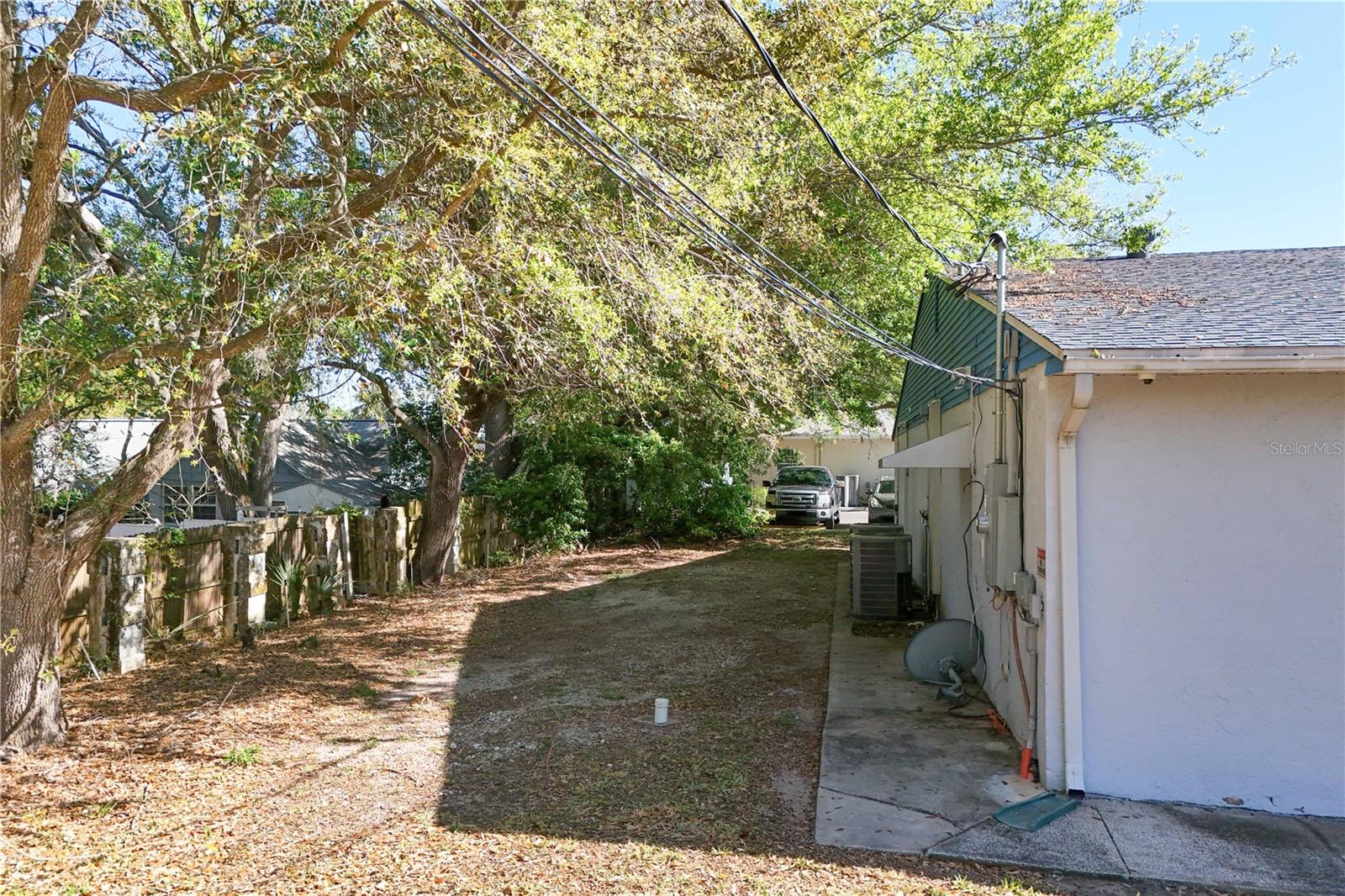 Image 21 of 24 For 205 Burleigh Boulevard