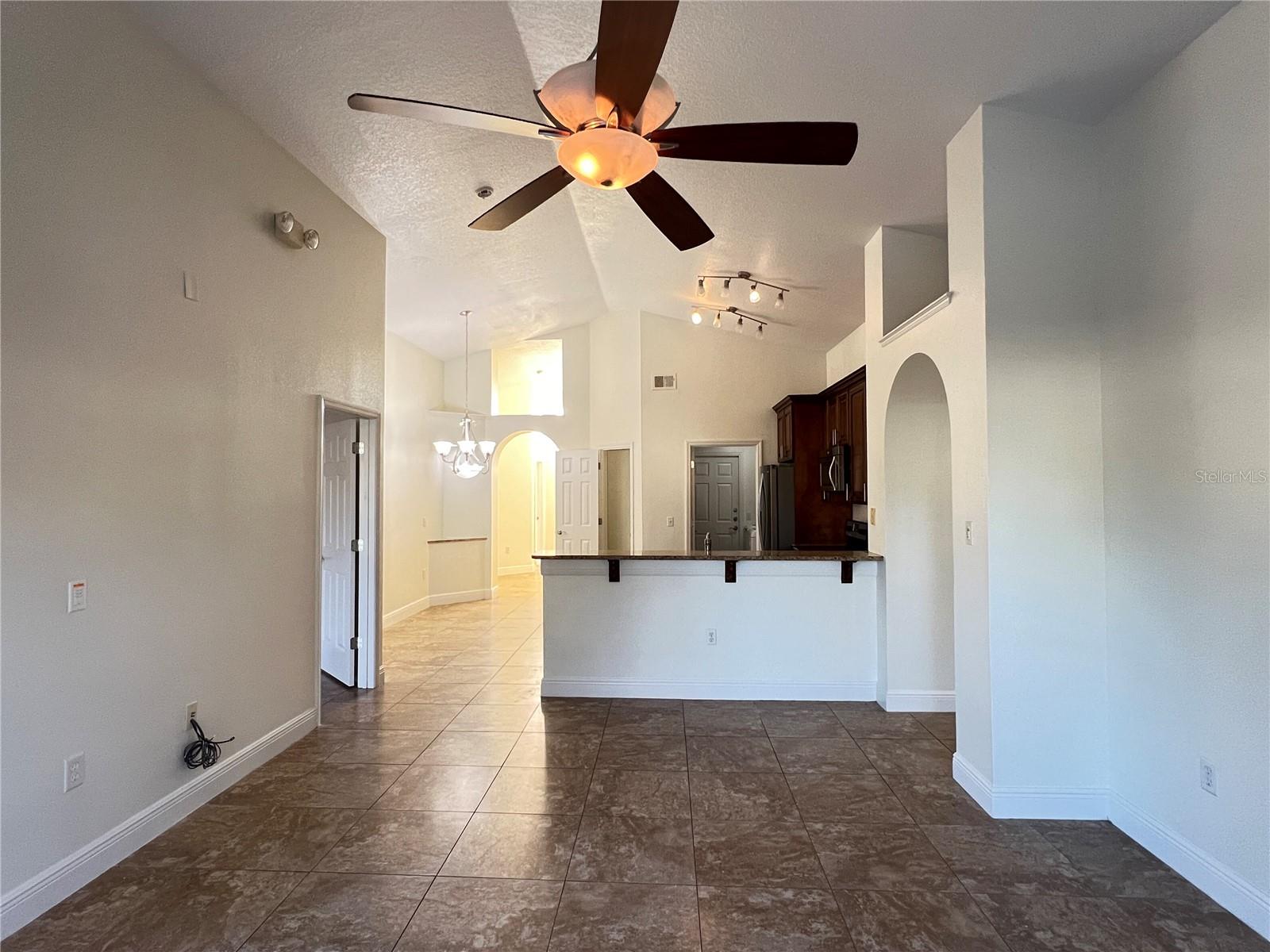 Image 18 of 48 For 2859 Blooming Alamanda Loop