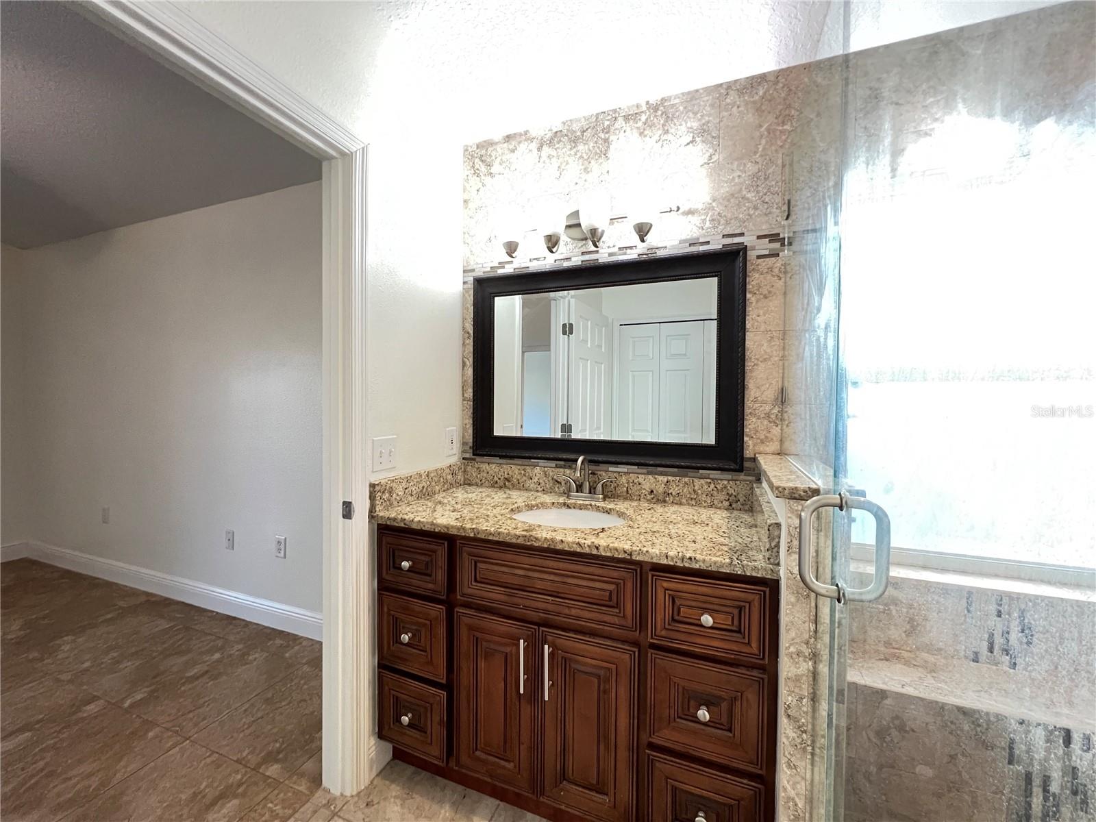 Image 24 of 48 For 2859 Blooming Alamanda Loop