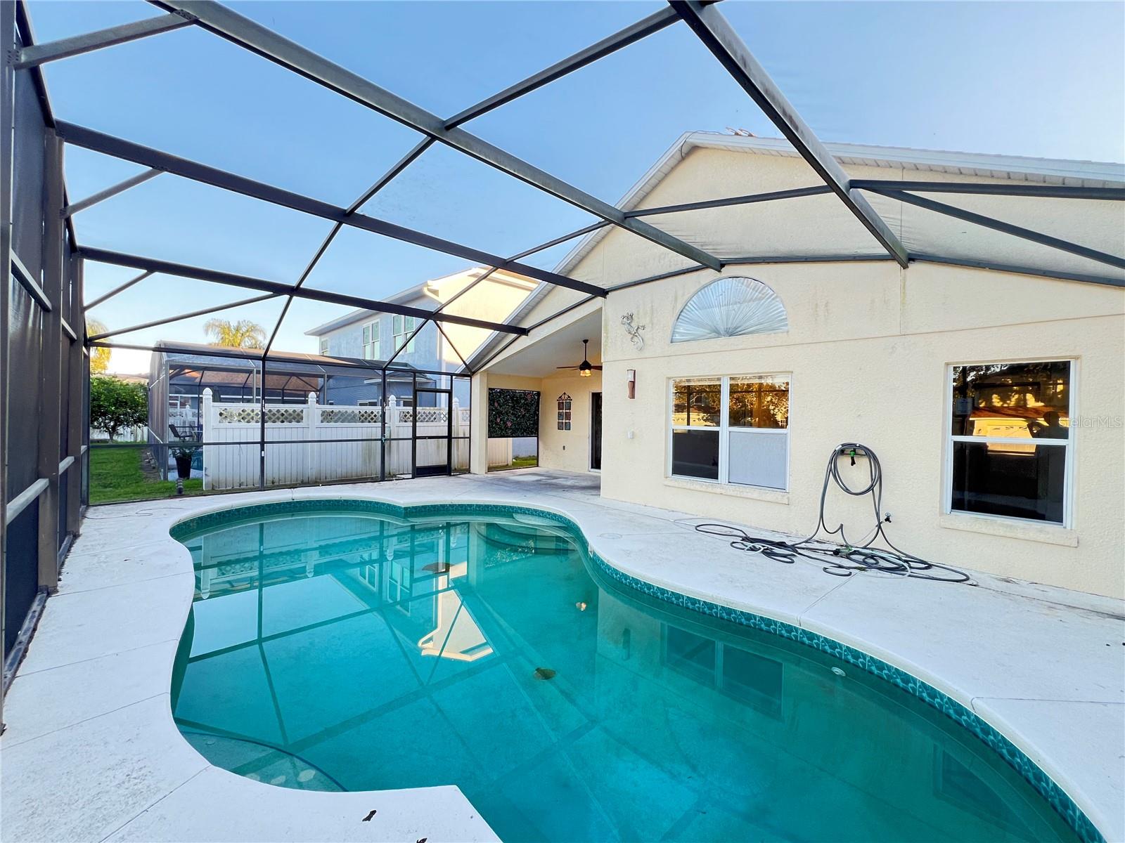 Image 3 of 48 For 2859 Blooming Alamanda Loop