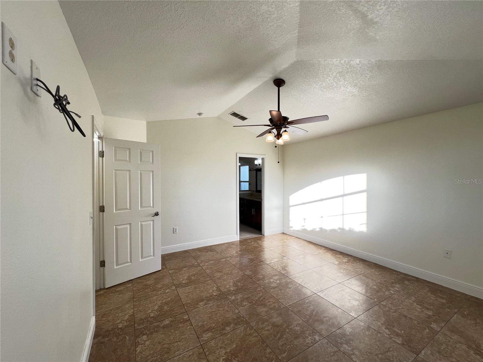 Image 36 of 48 For 2859 Blooming Alamanda Loop