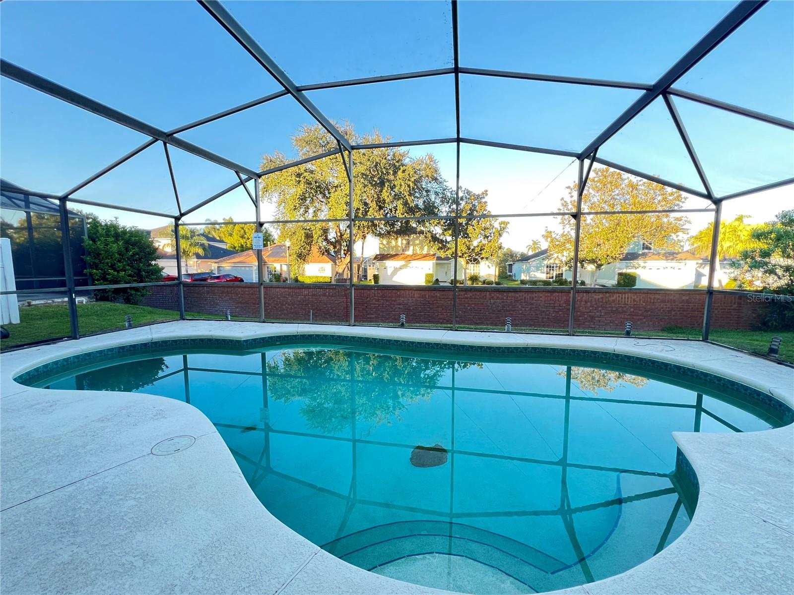 Image 4 of 48 For 2859 Blooming Alamanda Loop