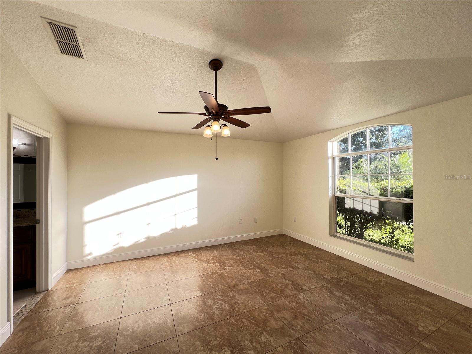 Image 40 of 48 For 2859 Blooming Alamanda Loop