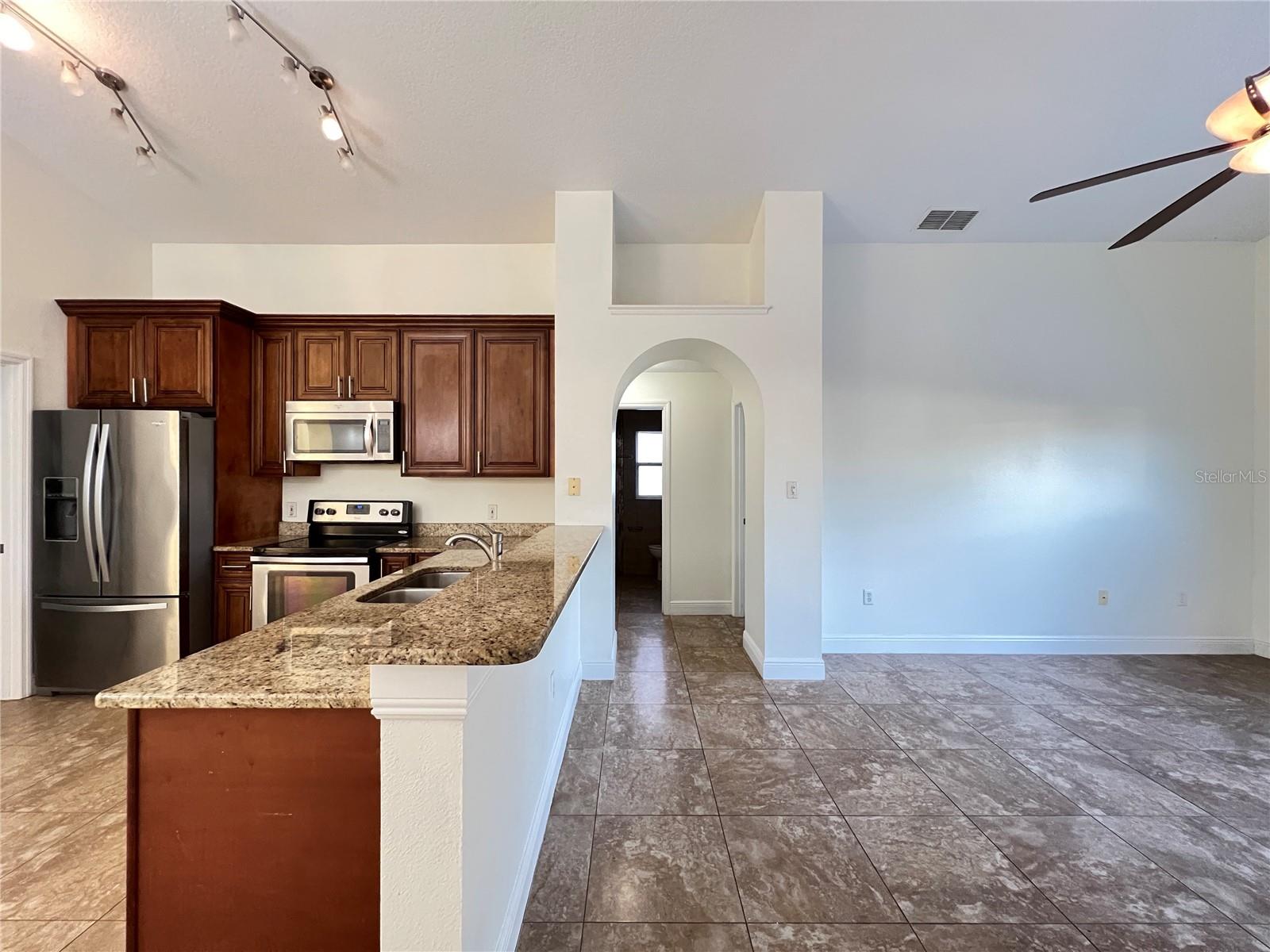 Image 9 of 48 For 2859 Blooming Alamanda Loop