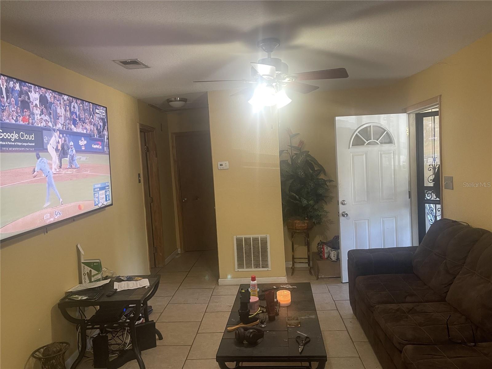 Image 4 of 19 For 520 Spring Street