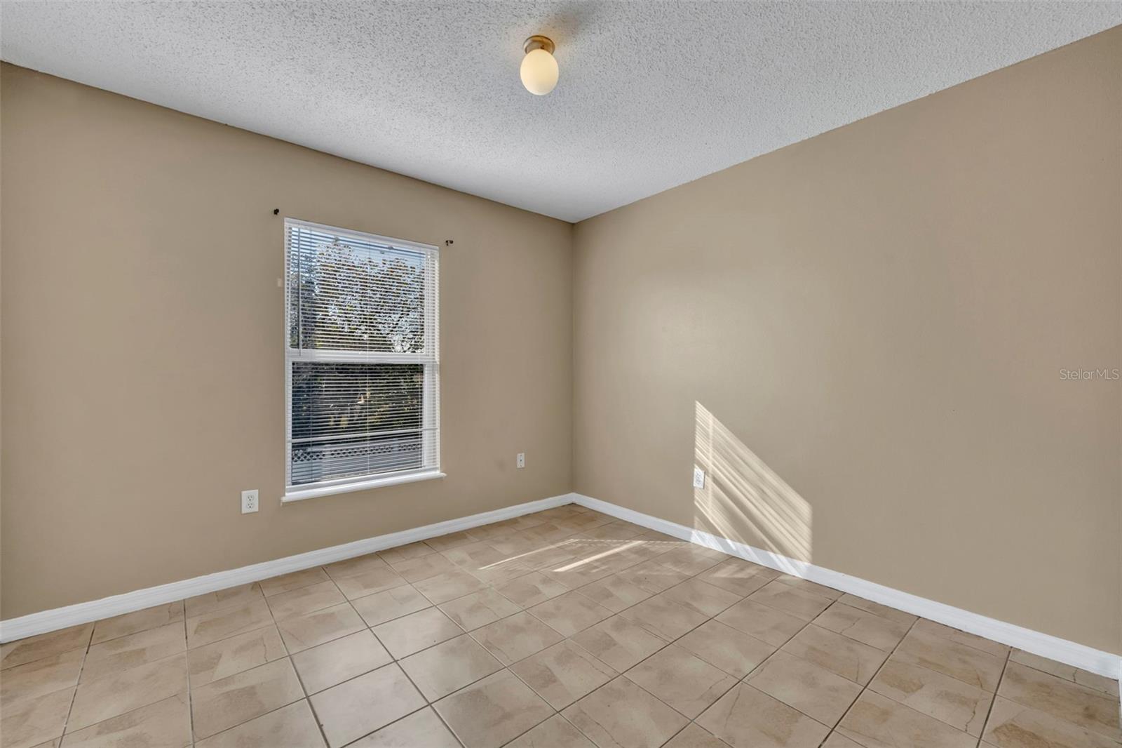 Image 29 of 38 For 204 Canterbury Court