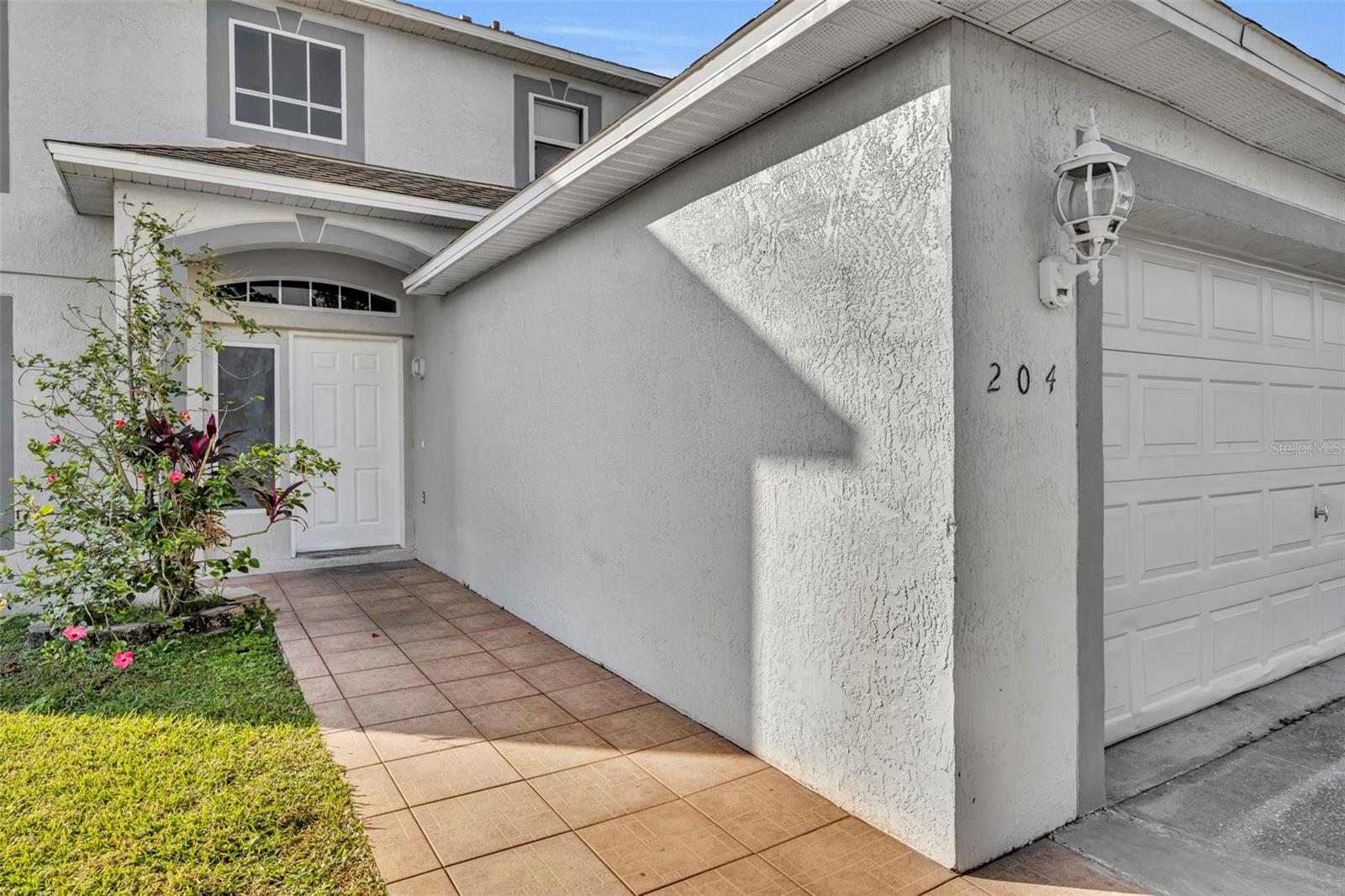 Image 3 of 38 For 204 Canterbury Court