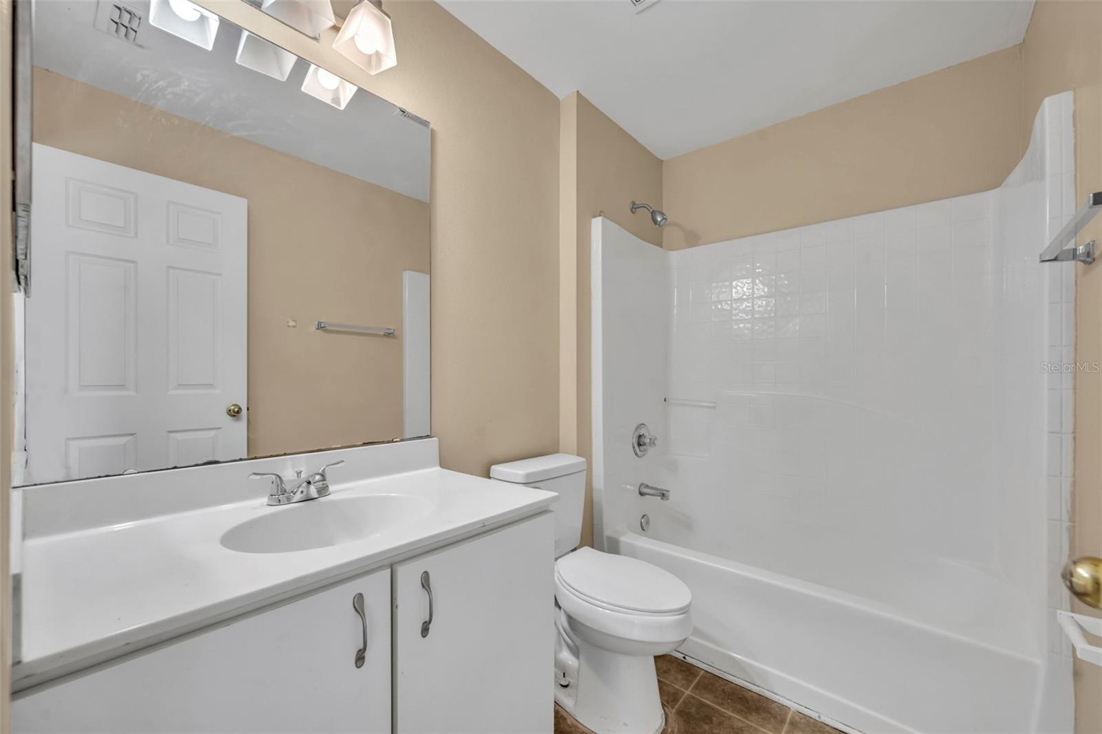 Image 30 of 38 For 204 Canterbury Court